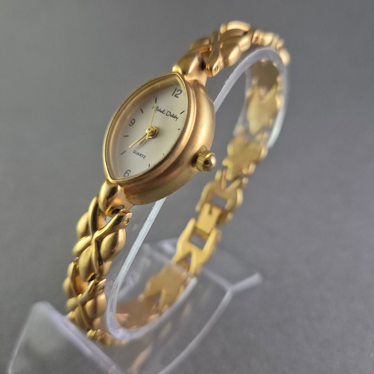 Elegante Damenarmbanduhr „Michel Delon“ – Goldfarbenes Design mit Quarzwerk