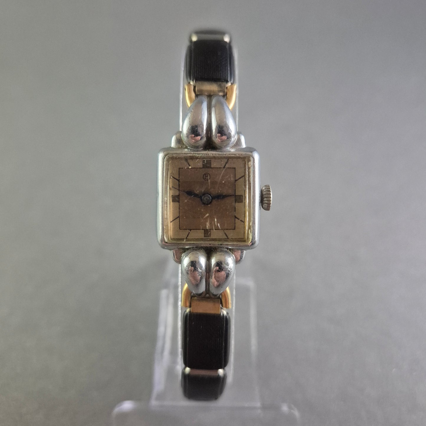 Vintage Damenarmbanduhr – Rechteckiges Gehäuse mit flexiblem Armband