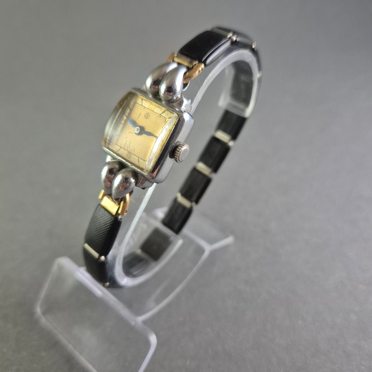 Vintage Damenarmbanduhr – Rechteckiges Gehäuse mit flexiblem Armband