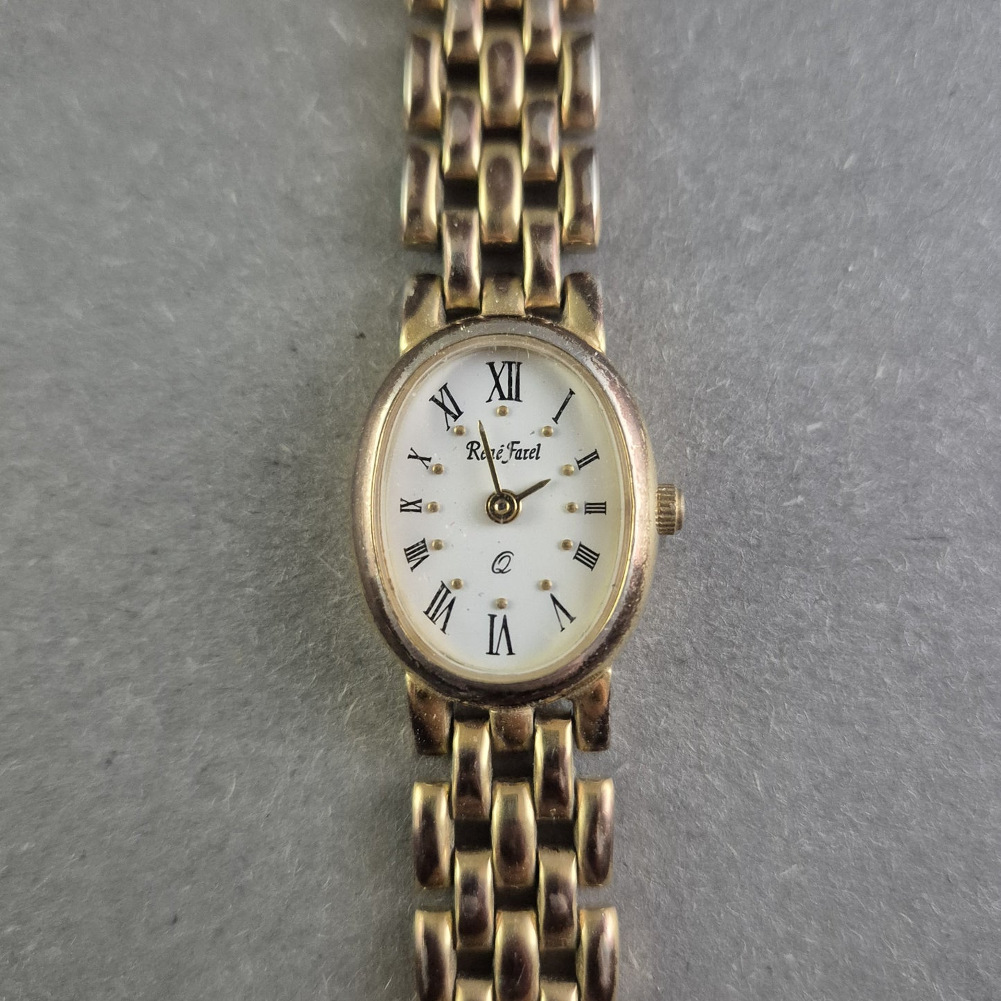 Elegante Damenarmbanduhr „RelicFuel“ – Goldfarben mit römischen Ziffern