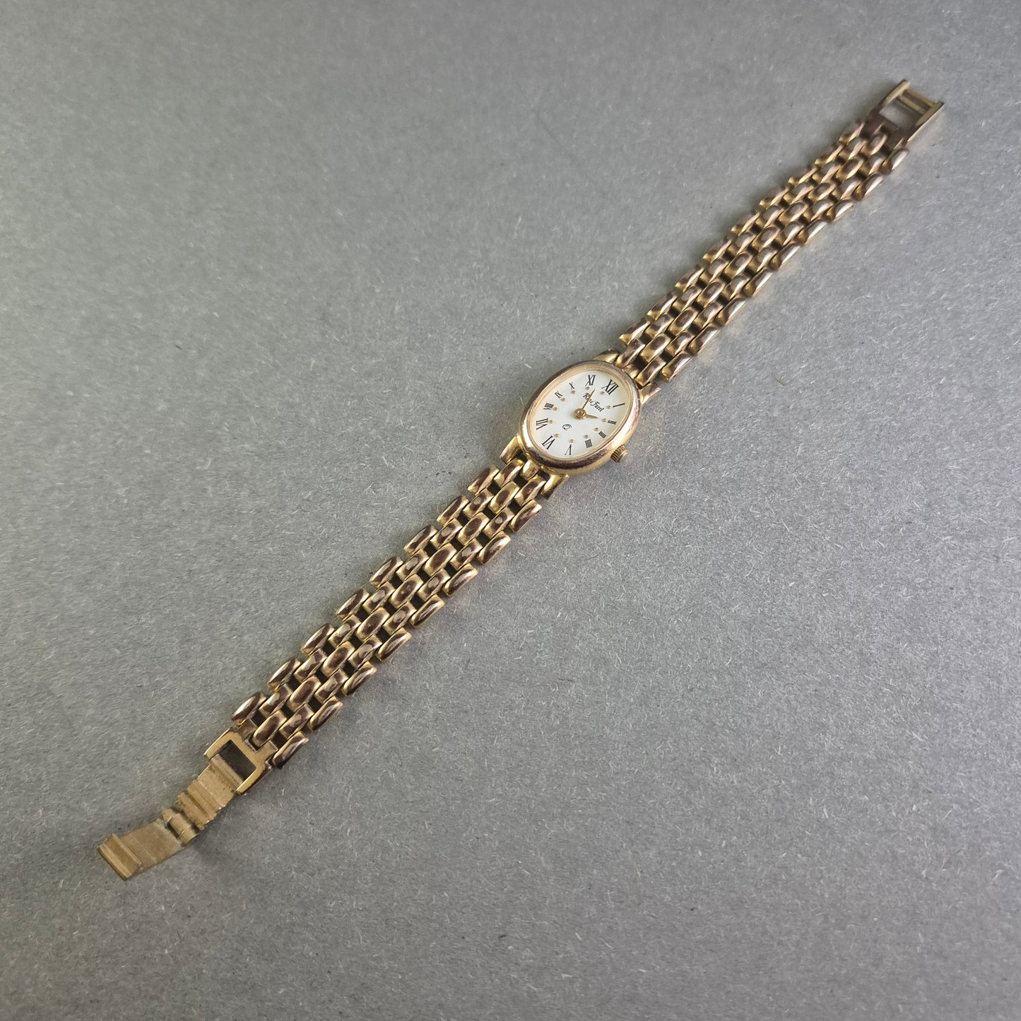 Elegante Damenarmbanduhr „RelicFuel“ – Goldfarben mit römischen Ziffern