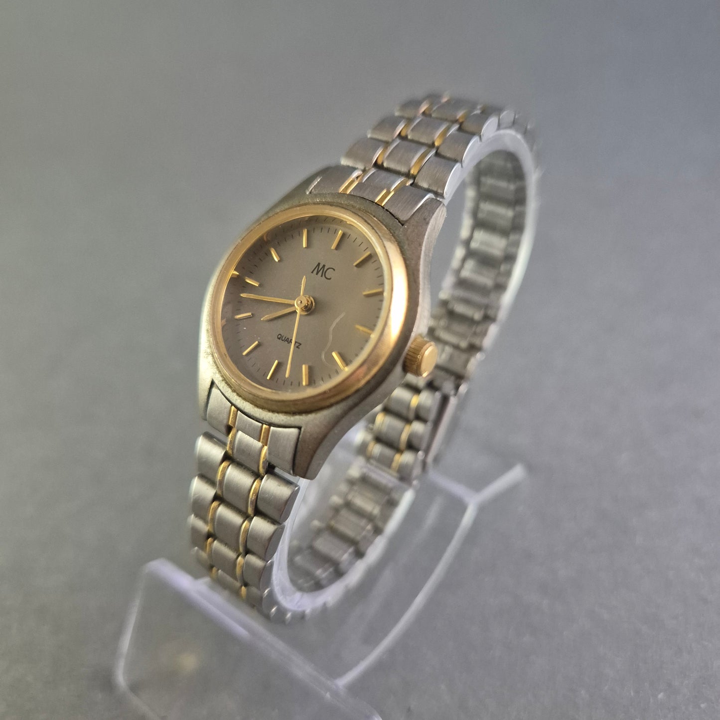 Zeitlose MC Damenarmbanduhr – Klassisches Design in Bicolor-Optik