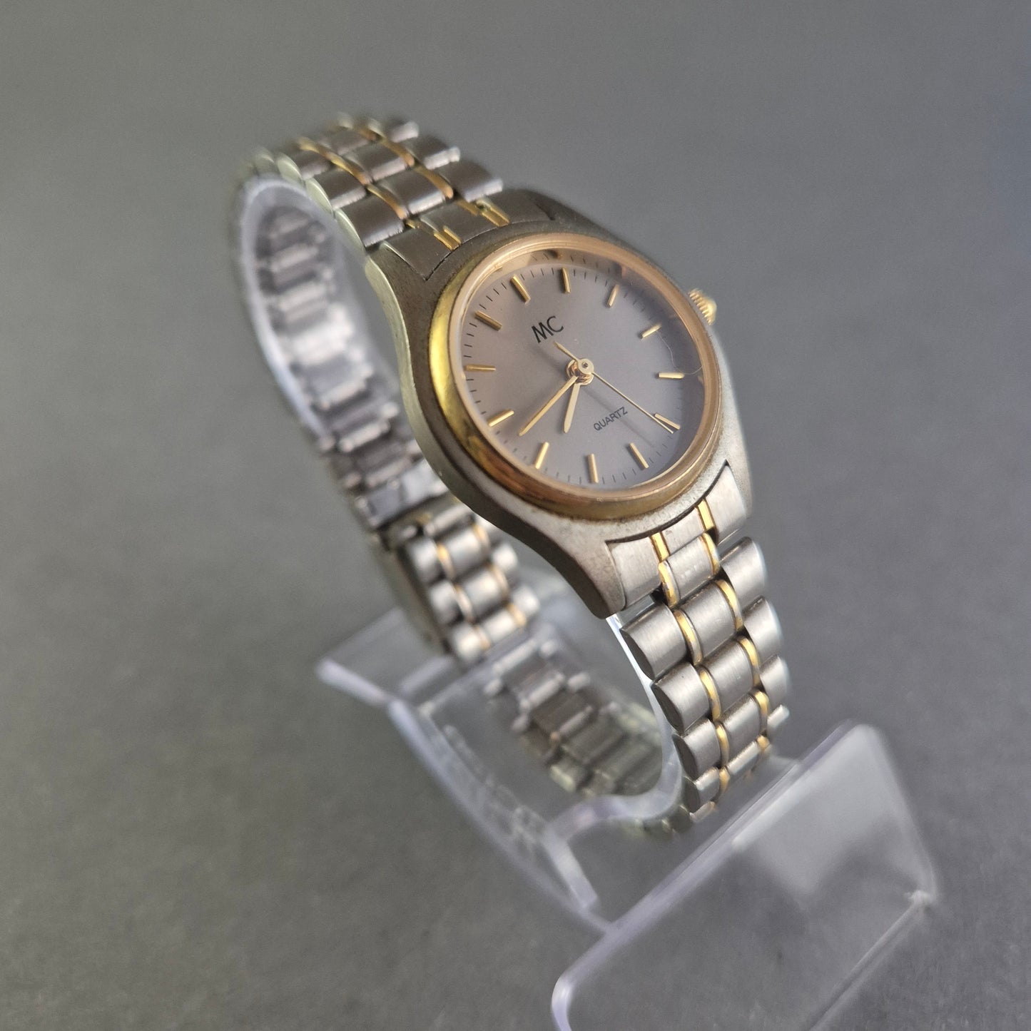 Zeitlose MC Damenarmbanduhr – Klassisches Design in Bicolor-Optik