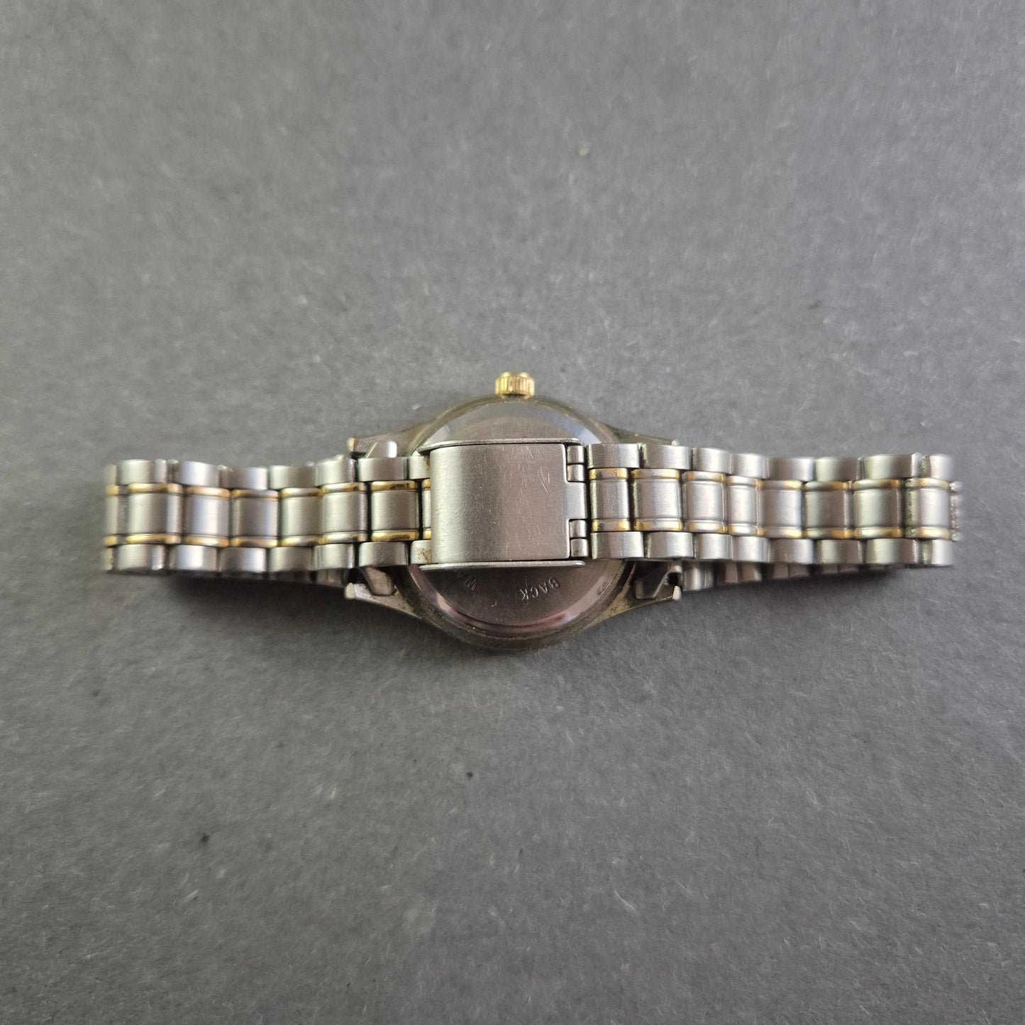 Zeitlose MC Damenarmbanduhr – Klassisches Design in Bicolor-Optik