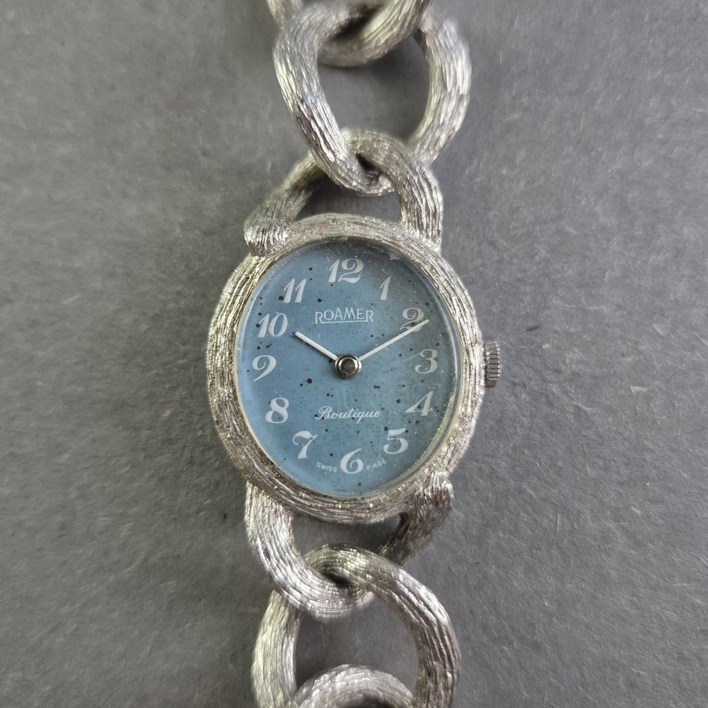 Elegante Roamer Boutique Damenarmbanduhr – Vintage-Stil mit kunstvollem Armband