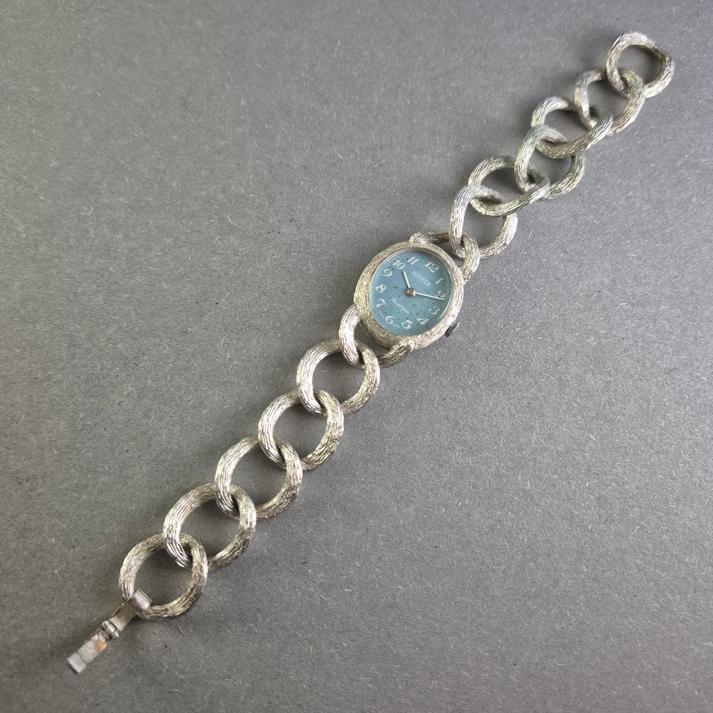 Elegante Roamer Boutique Damenarmbanduhr – Vintage-Stil mit kunstvollem Armband