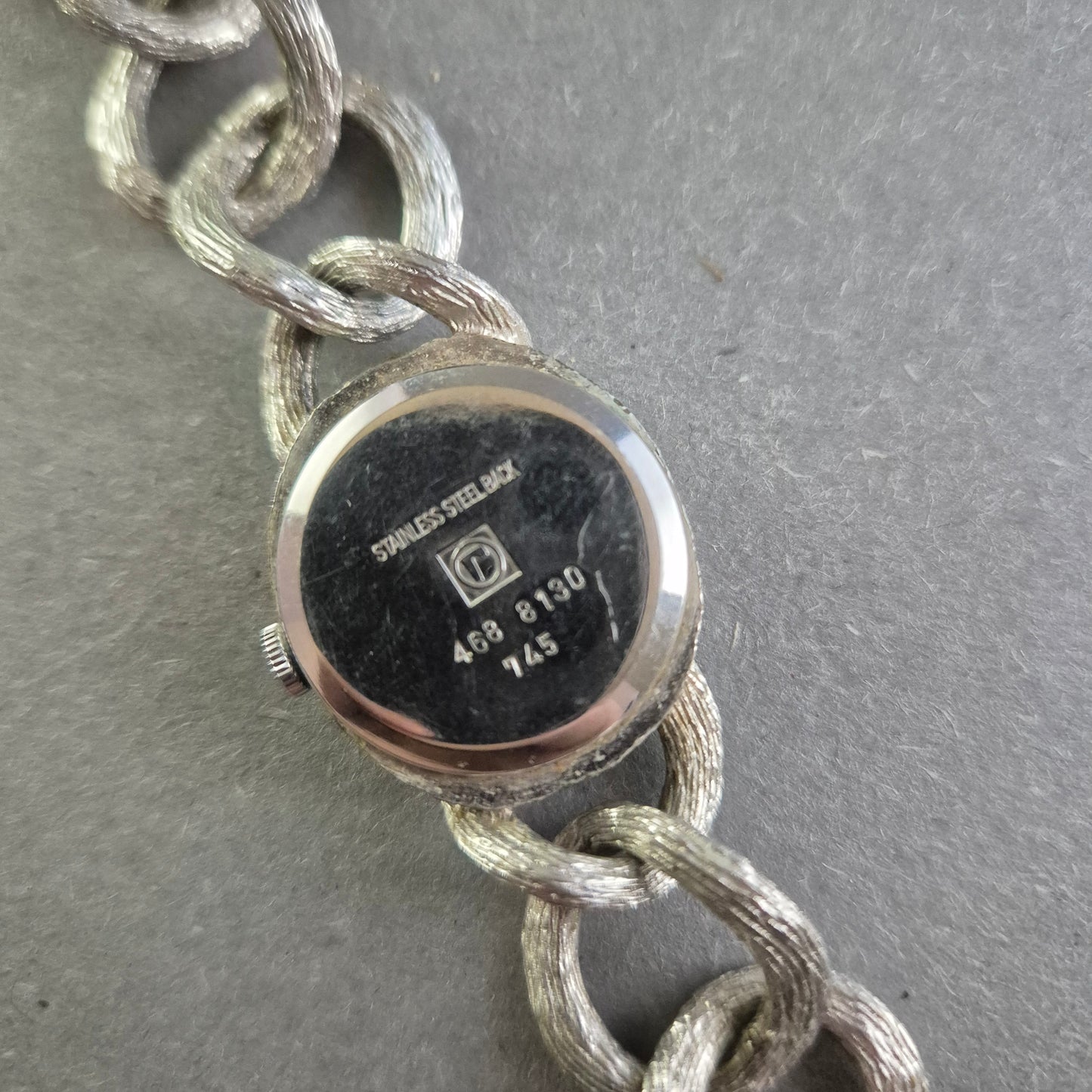 Elegante Roamer Boutique Damenarmbanduhr – Vintage-Stil mit kunstvollem Armband