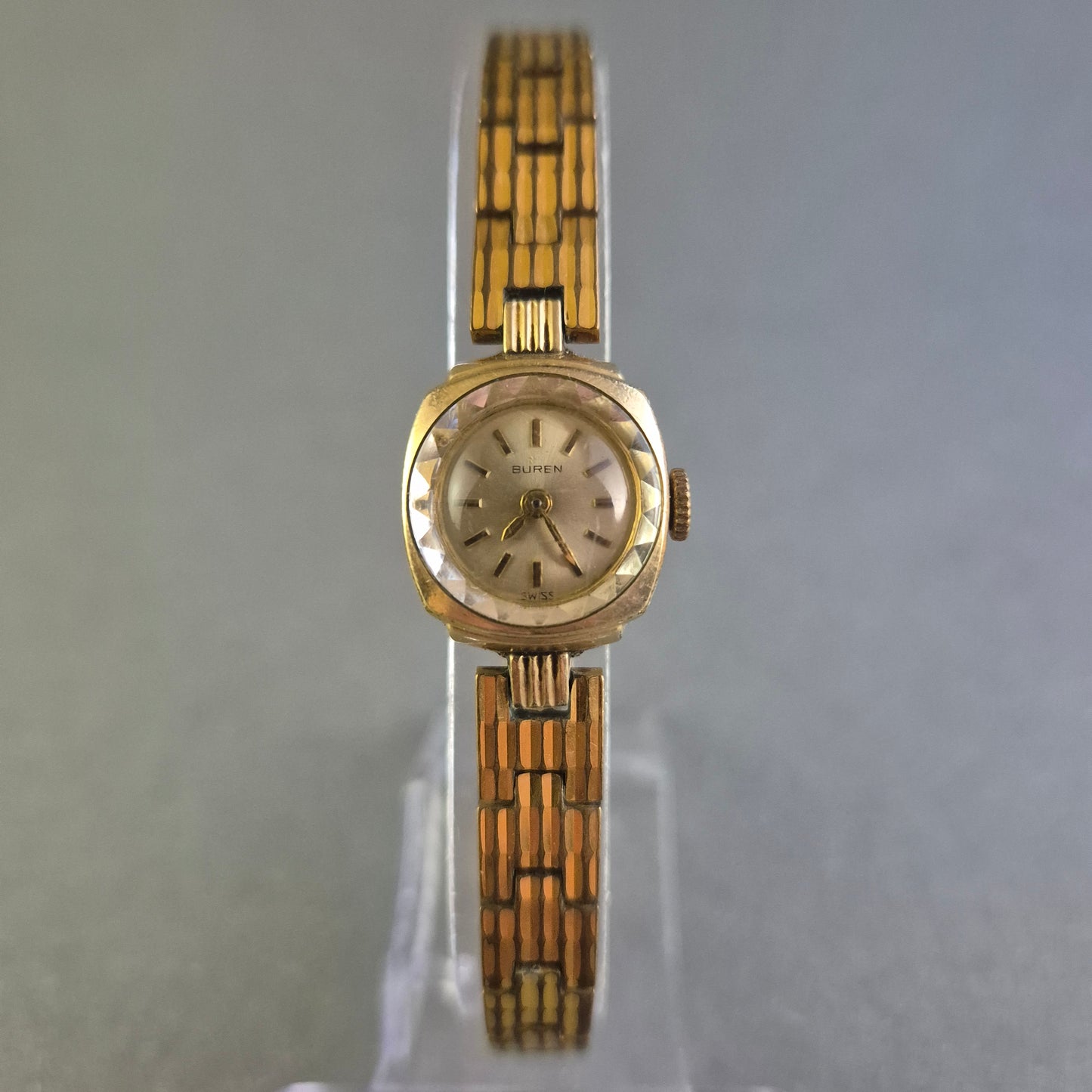 Edle Buren Damenarmbanduhr – Schweizer Präzision in vergoldetem Vintage-Design