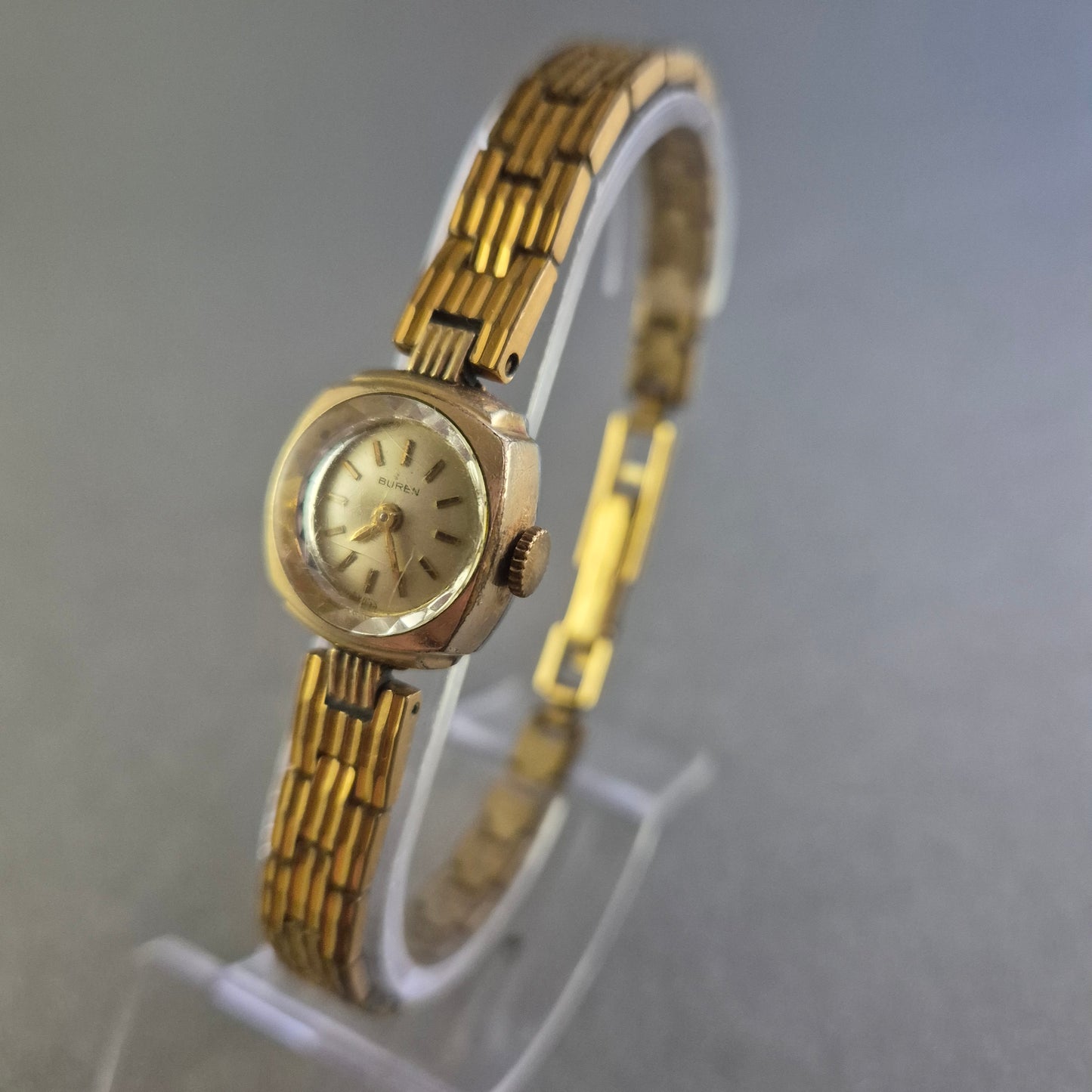 Edle Buren Damenarmbanduhr – Schweizer Präzision in vergoldetem Vintage-Design