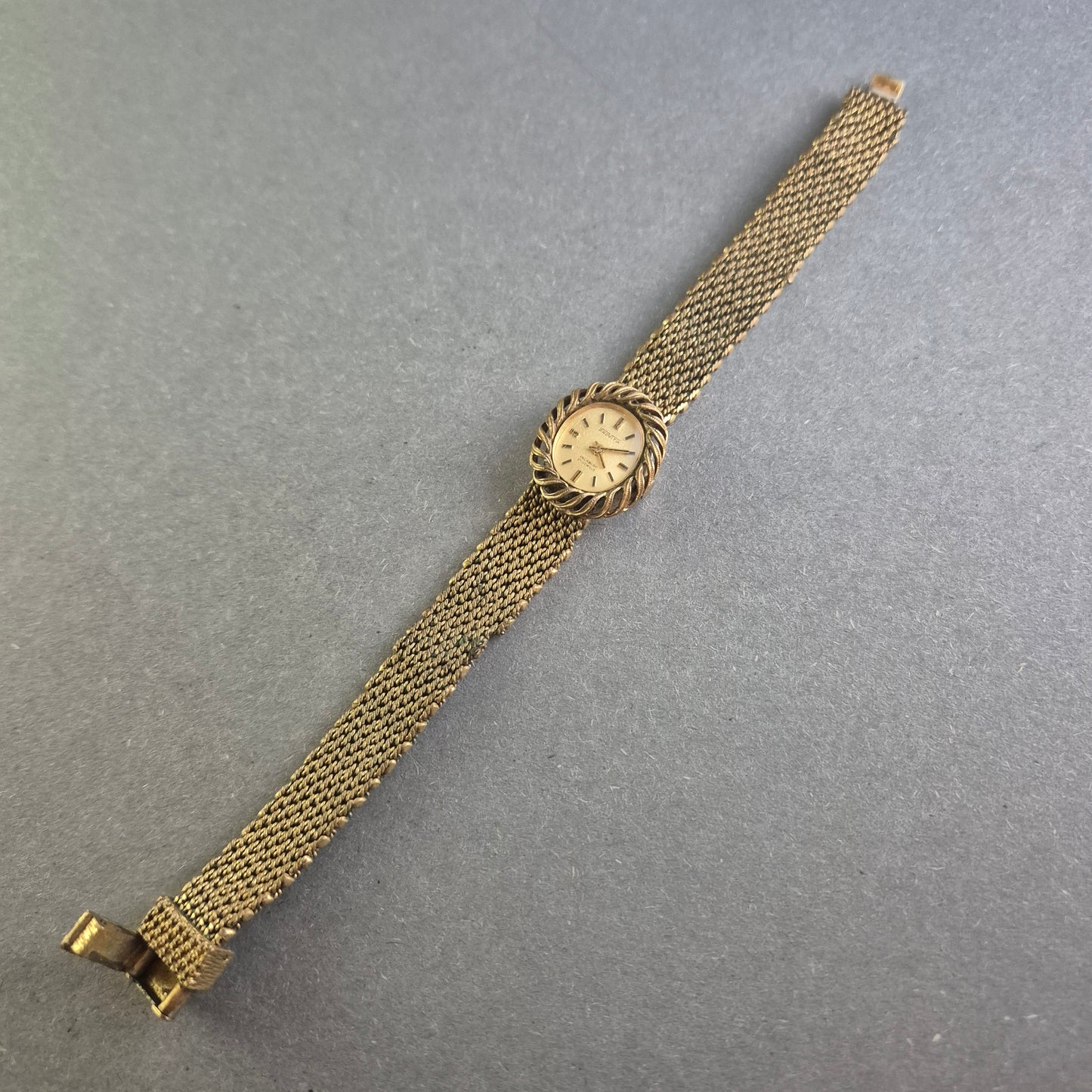 Elegante Provita Damenarmbanduhr – Vintage-Charme mit geflochtenem Armband