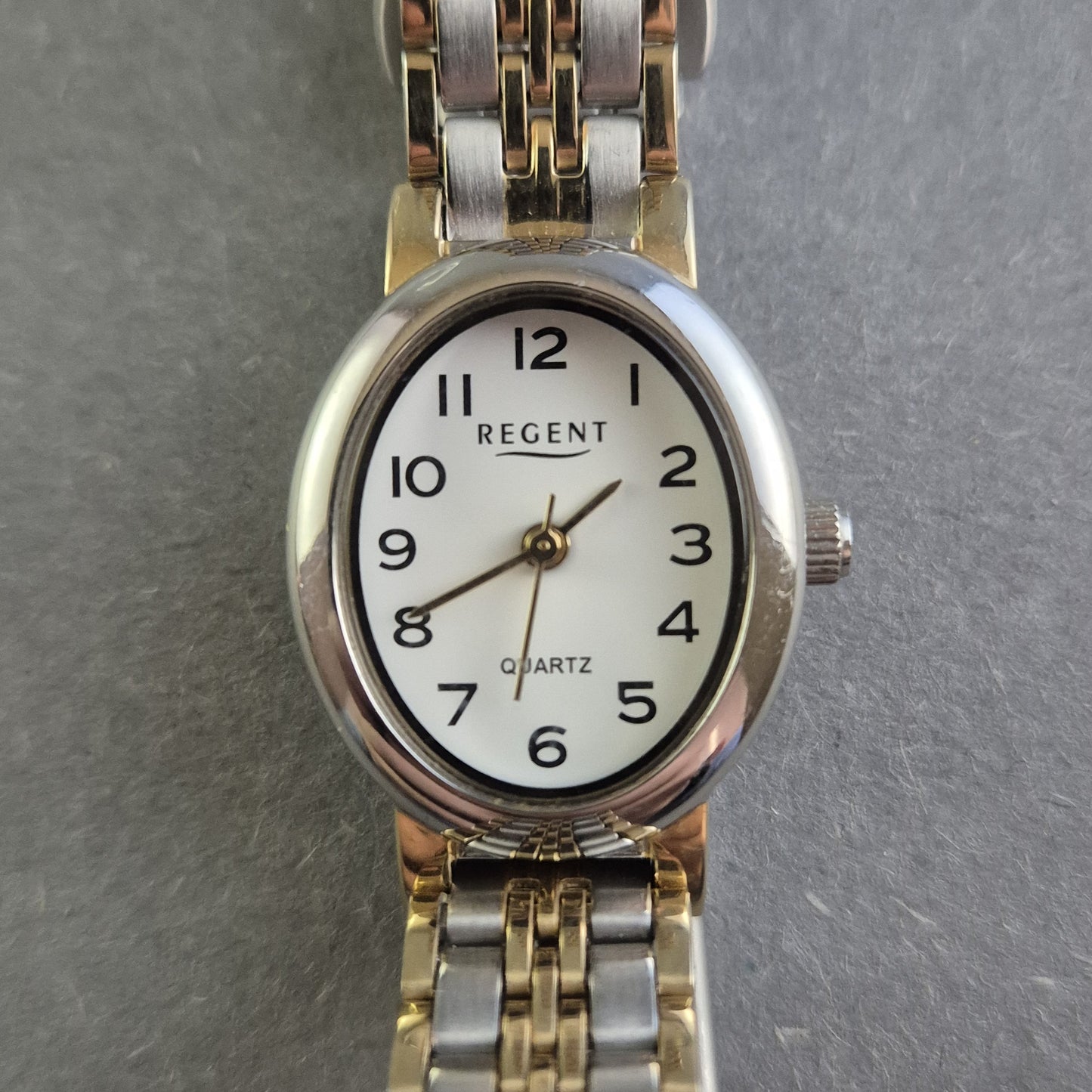 Regent Damenarmbanduhr – Klassische Eleganz in Bicolor-Optik