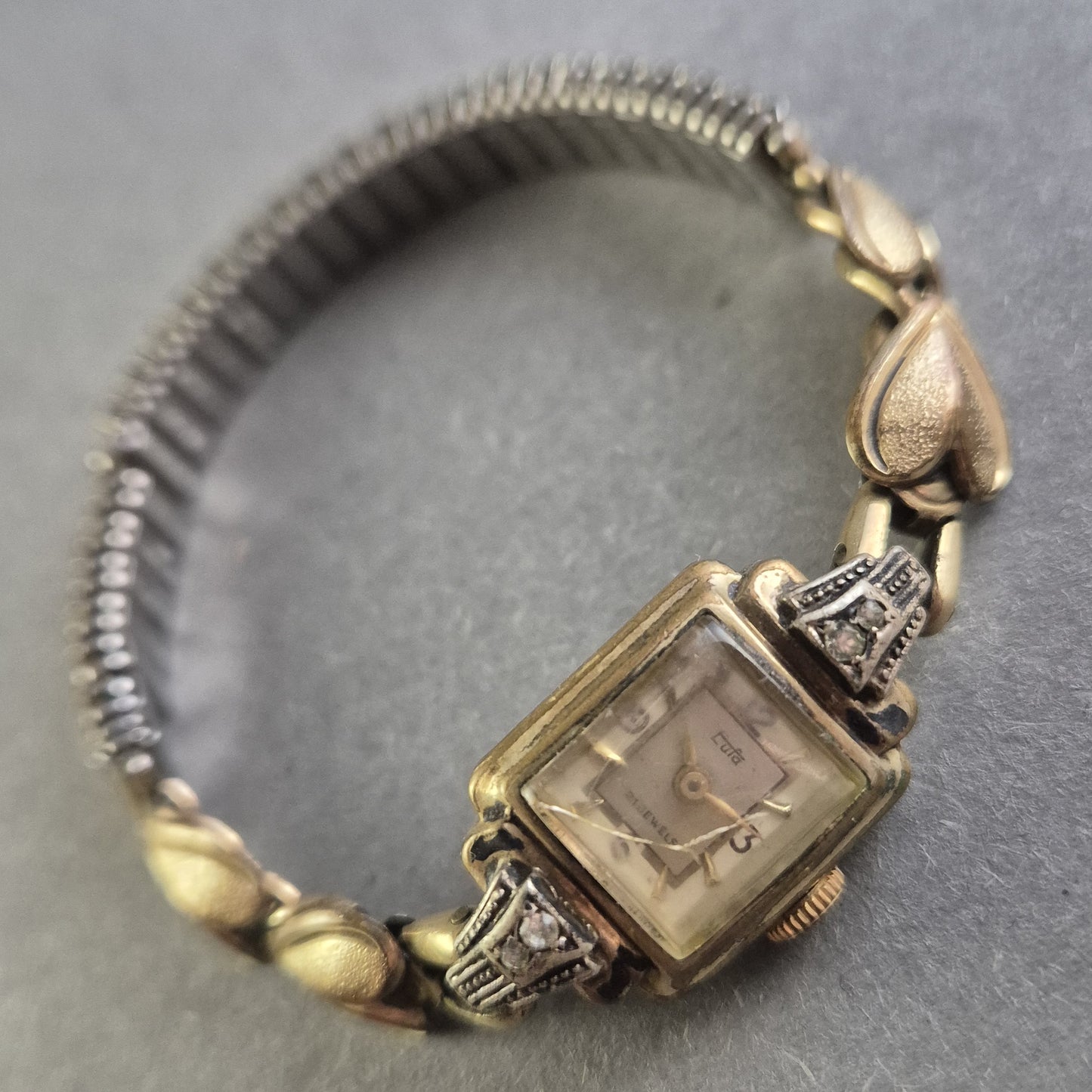 Exklusive Carla Damenarmbanduhr – Vintage-Schmuckstück mit Herzmotiv