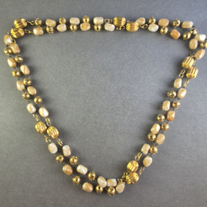 Elegante Perlenkette mit goldfarbenen Akzenten – Klassischer Vintage-Look