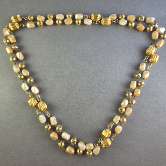 Elegante Perlenkette mit goldfarbenen Akzenten – Klassischer Vintage-Look