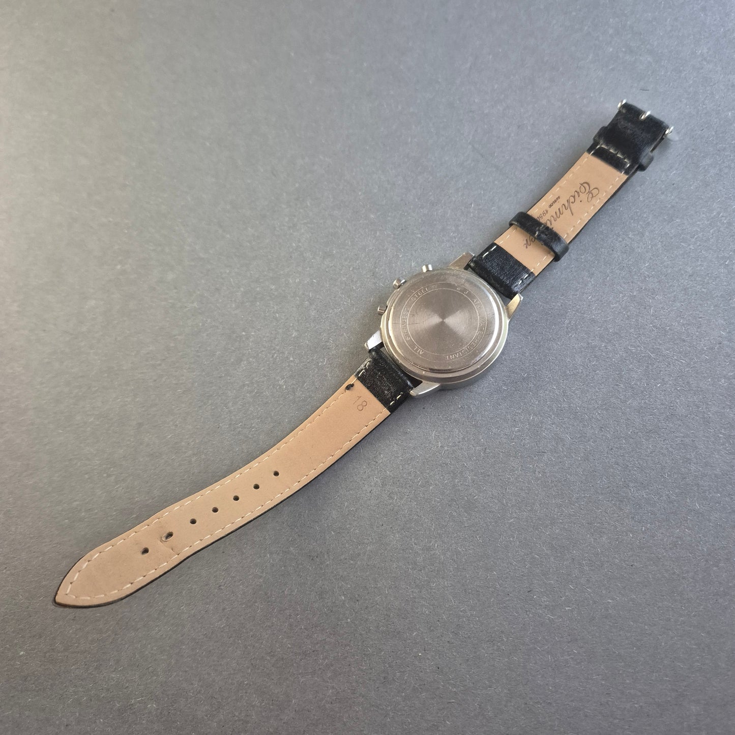 Elegante Perlenkette mit goldfarbenen Akzenten – Klassischer Vintage-Look