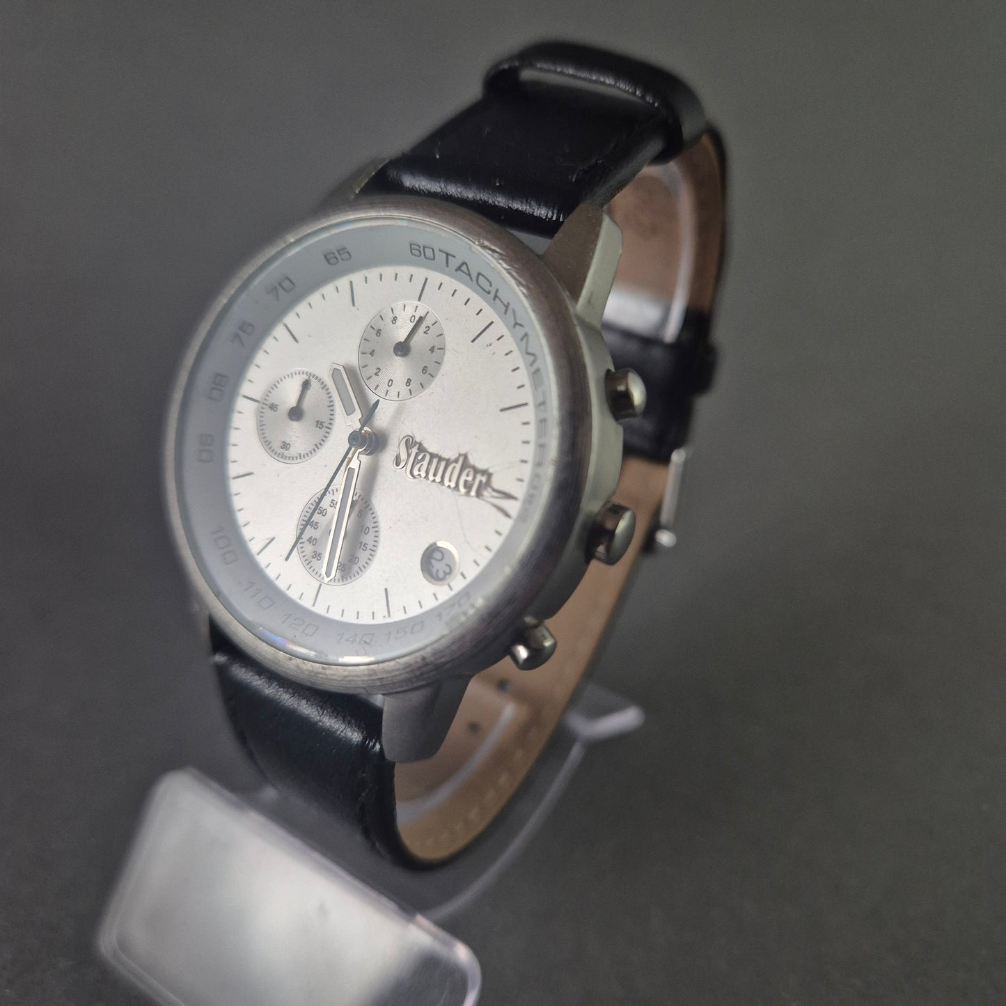 Elegante Perlenkette mit goldfarbenen Akzenten – Klassischer Vintage-Look