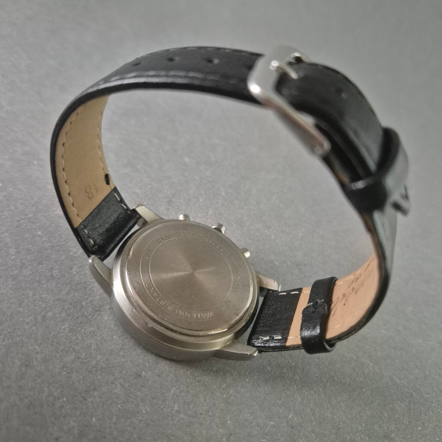 Elegante Perlenkette mit goldfarbenen Akzenten – Klassischer Vintage-Look