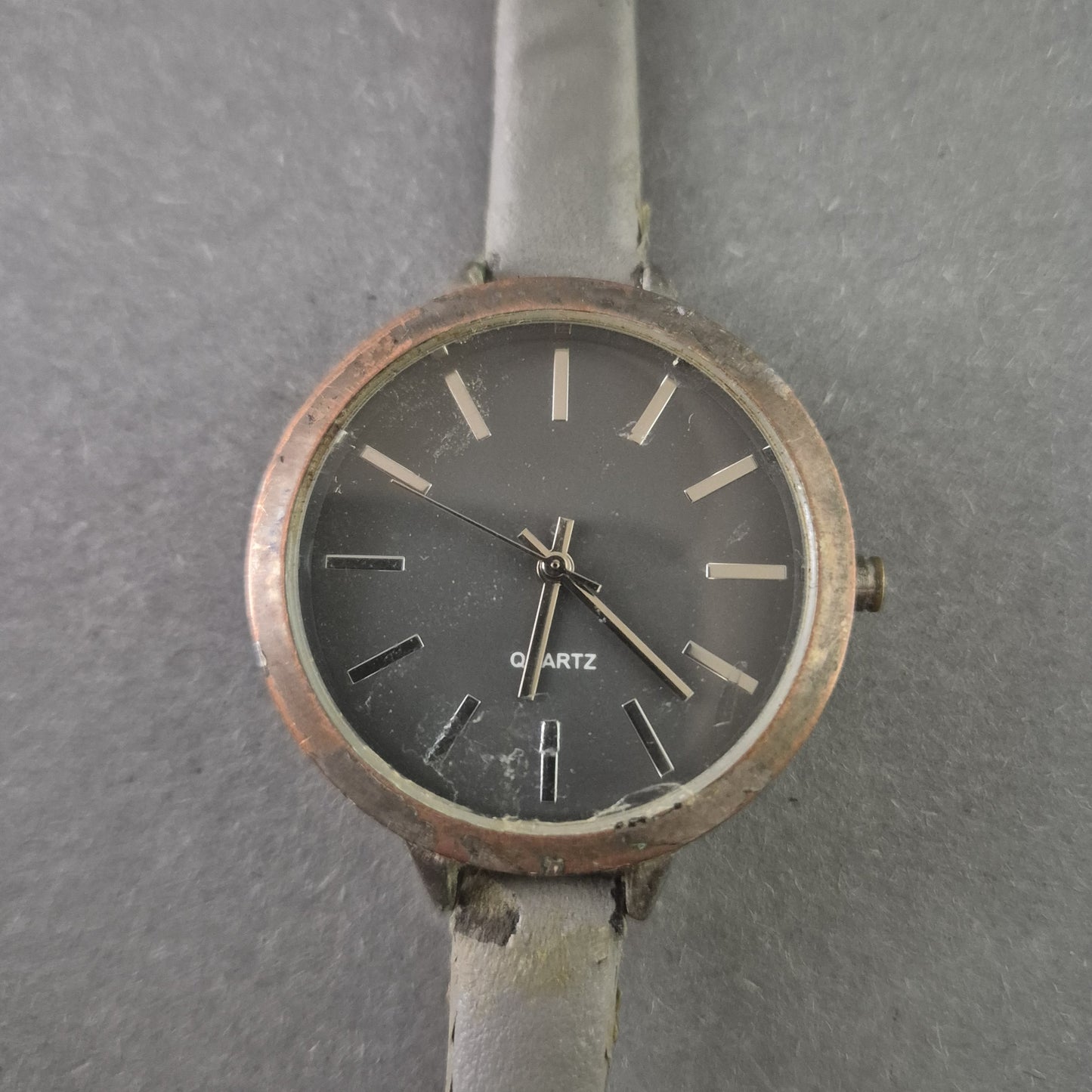 Schlichte Woolworth Herrenarmbanduhr – Vintage-Design mit Quarzwerk