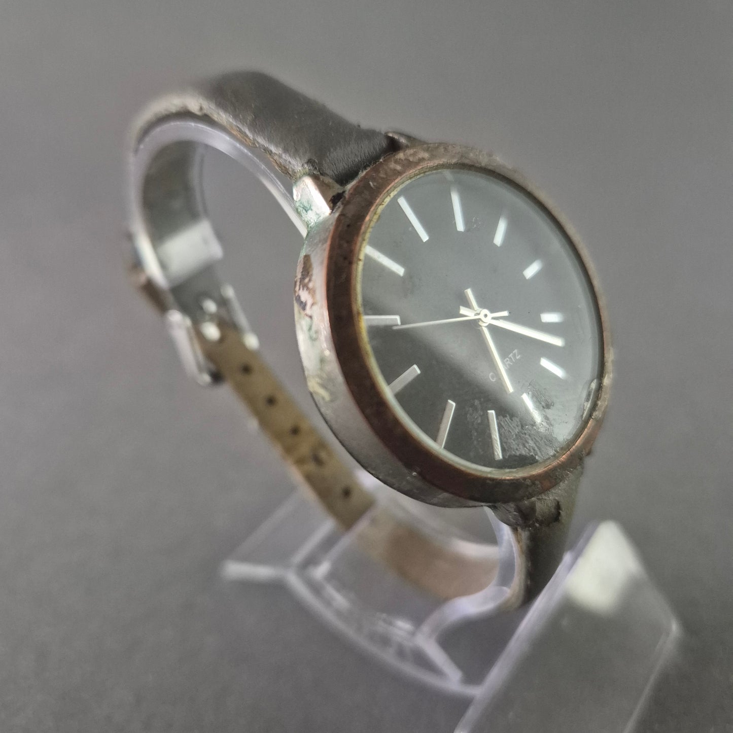 Schlichte Woolworth Herrenarmbanduhr – Vintage-Design mit Quarzwerk