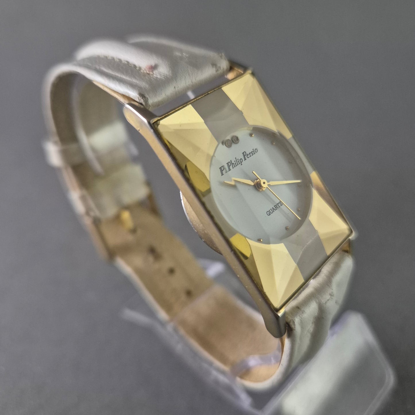 Stilvolle Philip Persio Damenarmbanduhr – Elegantes Design mit Goldakzenten