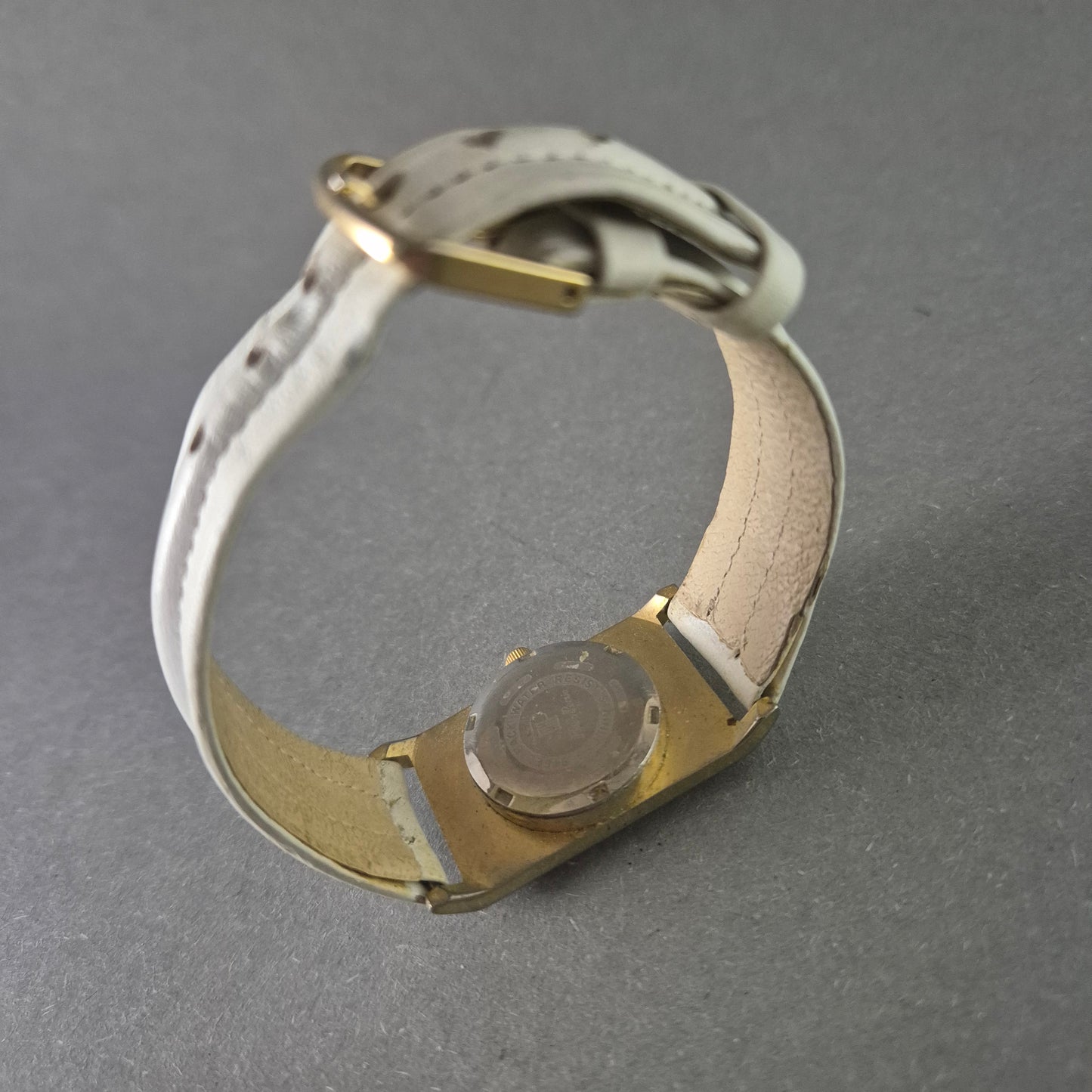 Stilvolle Philip Persio Damenarmbanduhr – Elegantes Design mit Goldakzenten