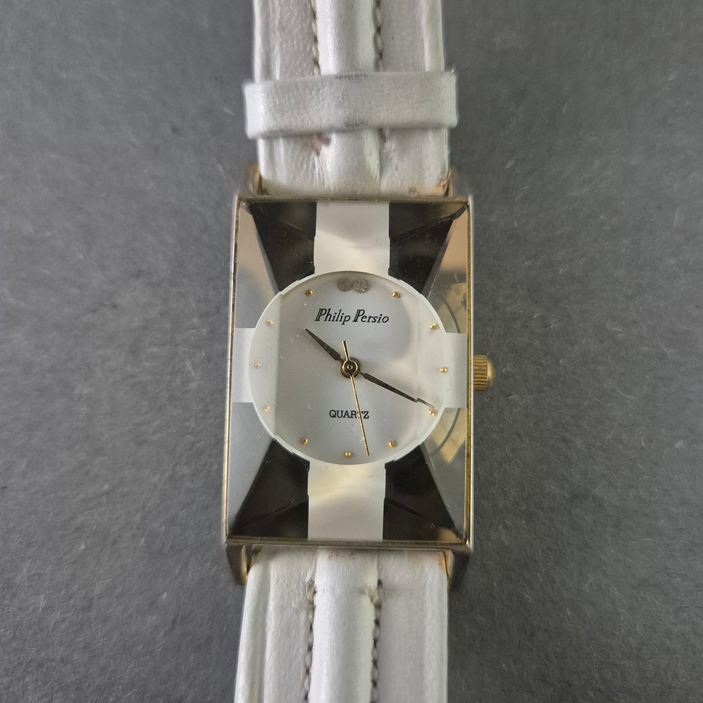 Stilvolle Philip Persio Damenarmbanduhr – Elegantes Design mit Goldakzenten