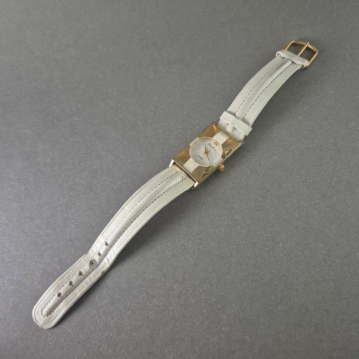 Stilvolle Philip Persio Damenarmbanduhr – Elegantes Design mit Goldakzenten