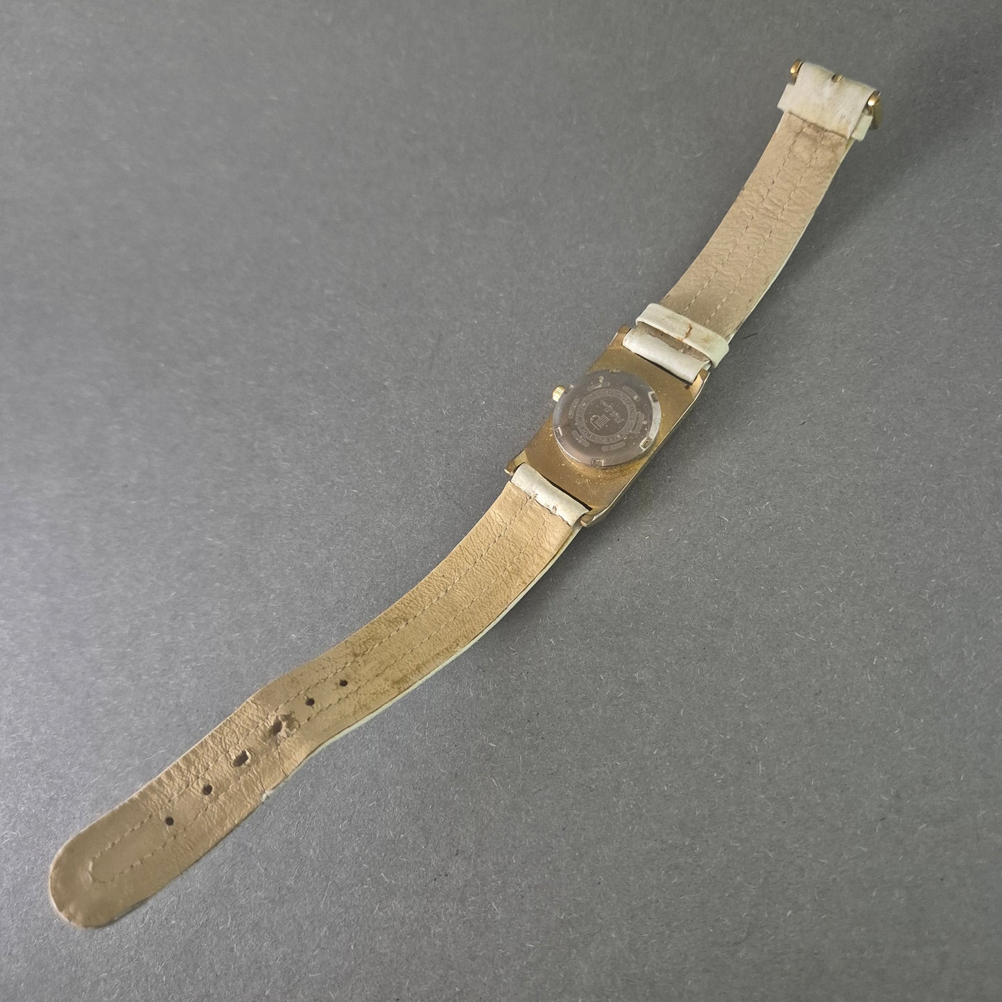 Stilvolle Philip Persio Damenarmbanduhr – Elegantes Design mit Goldakzenten