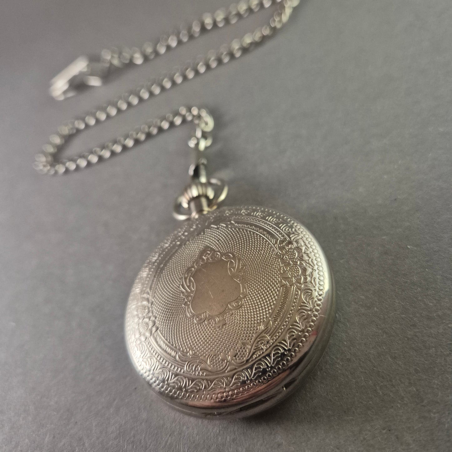 Eichmüller Taschenuhr Klassisches Design mit filigravem Gehäuse