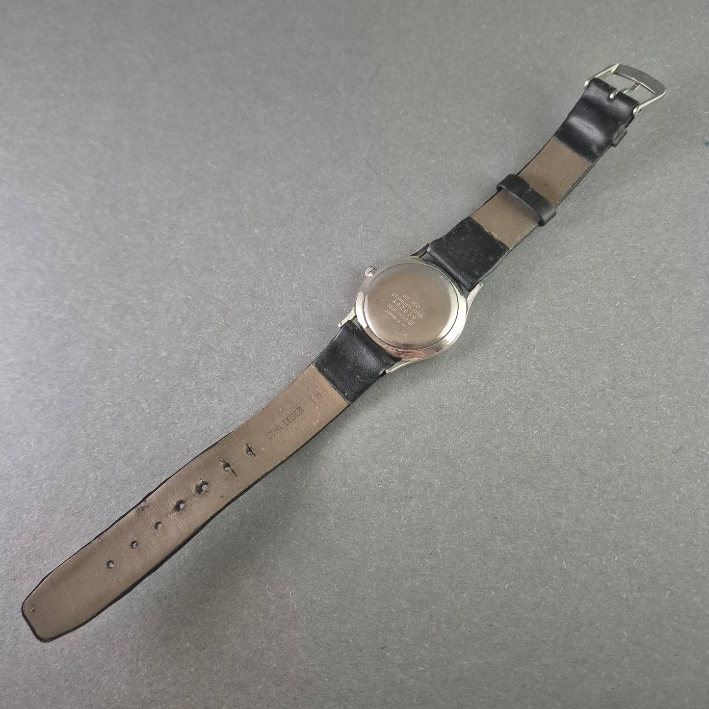 Seiko Herrenarmbanduhr – Minimalistisches Design mit Quarzwerk