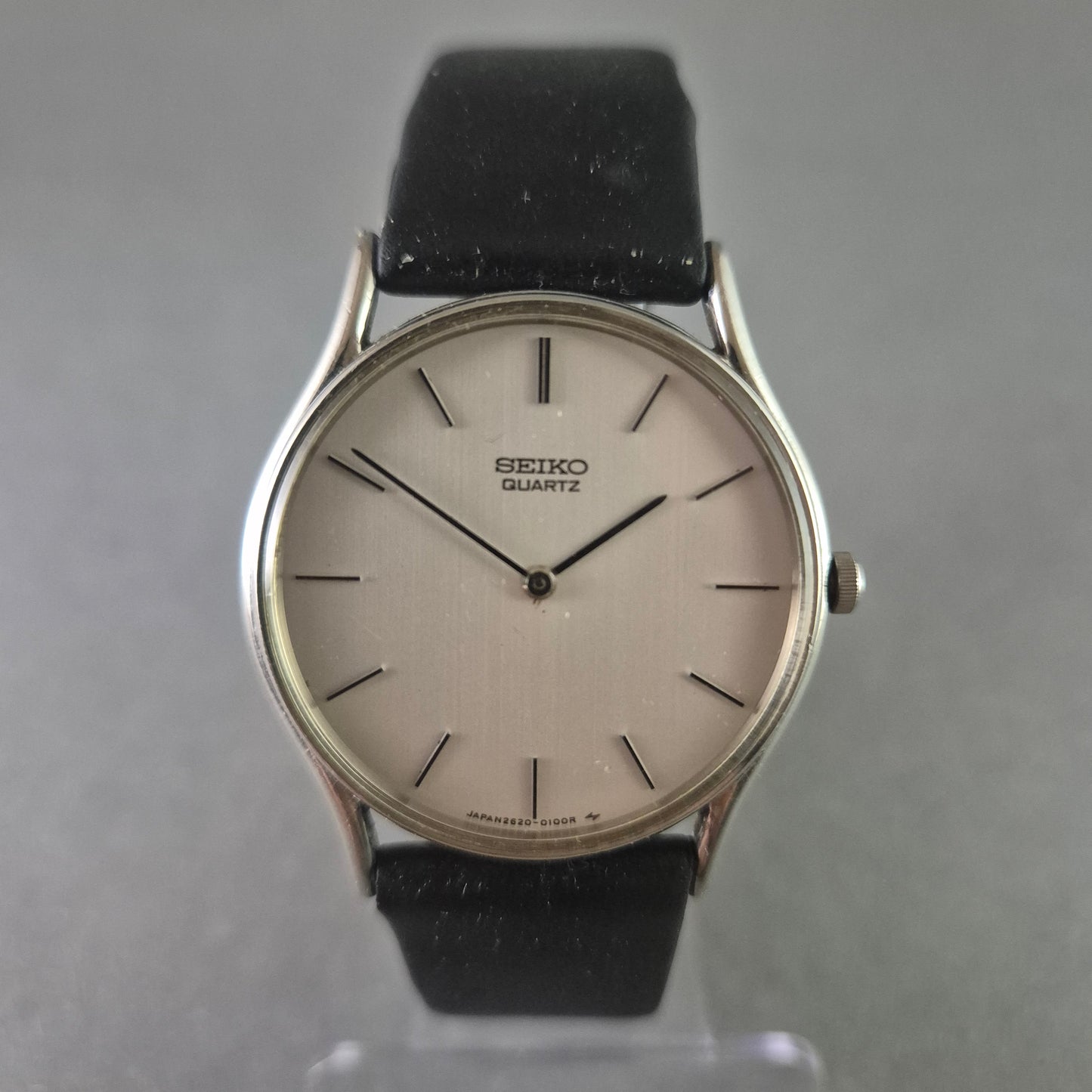 Seiko Herrenarmbanduhr – Minimalistisches Design mit Quarzwerk