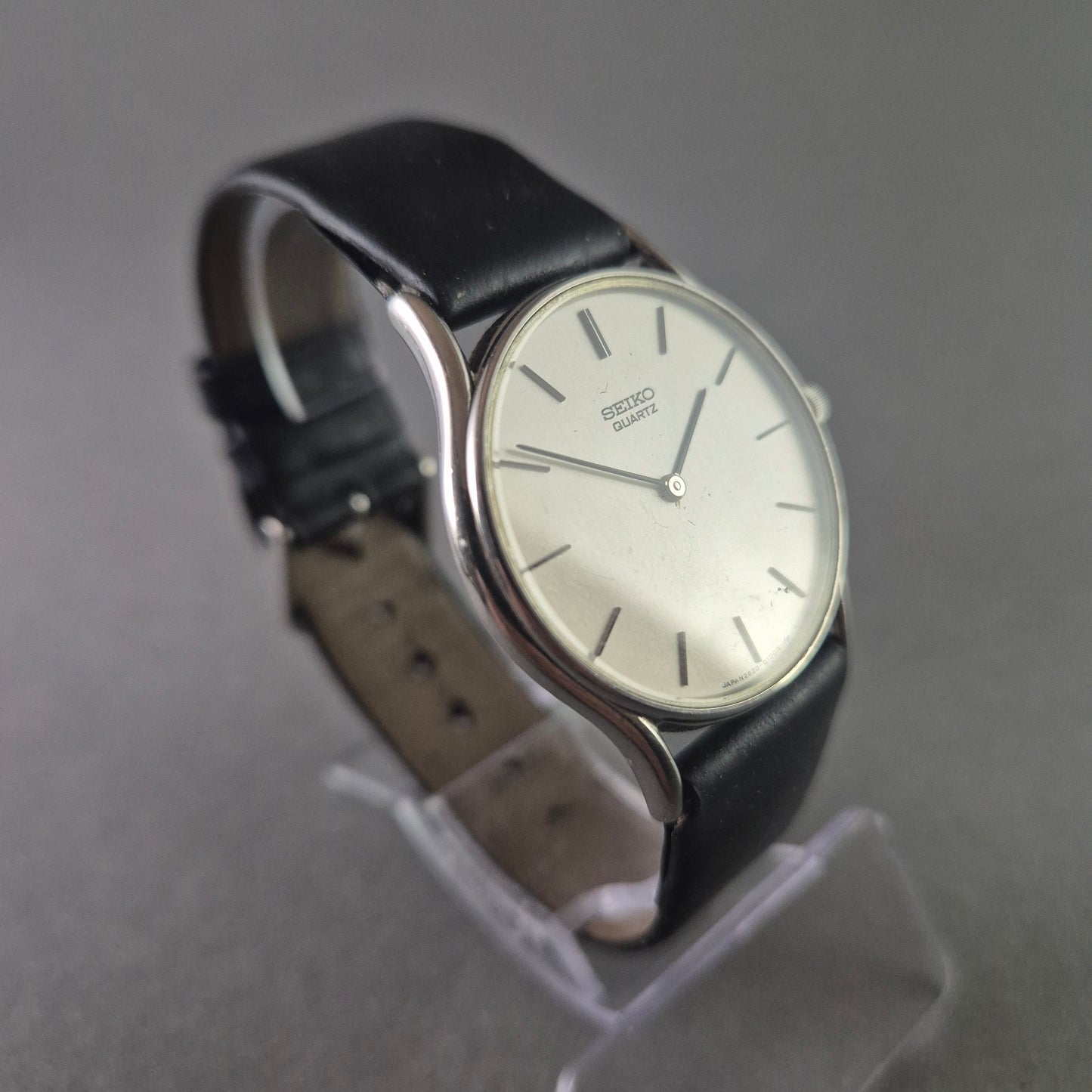 Seiko Herrenarmbanduhr – Minimalistisches Design mit Quarzwerk