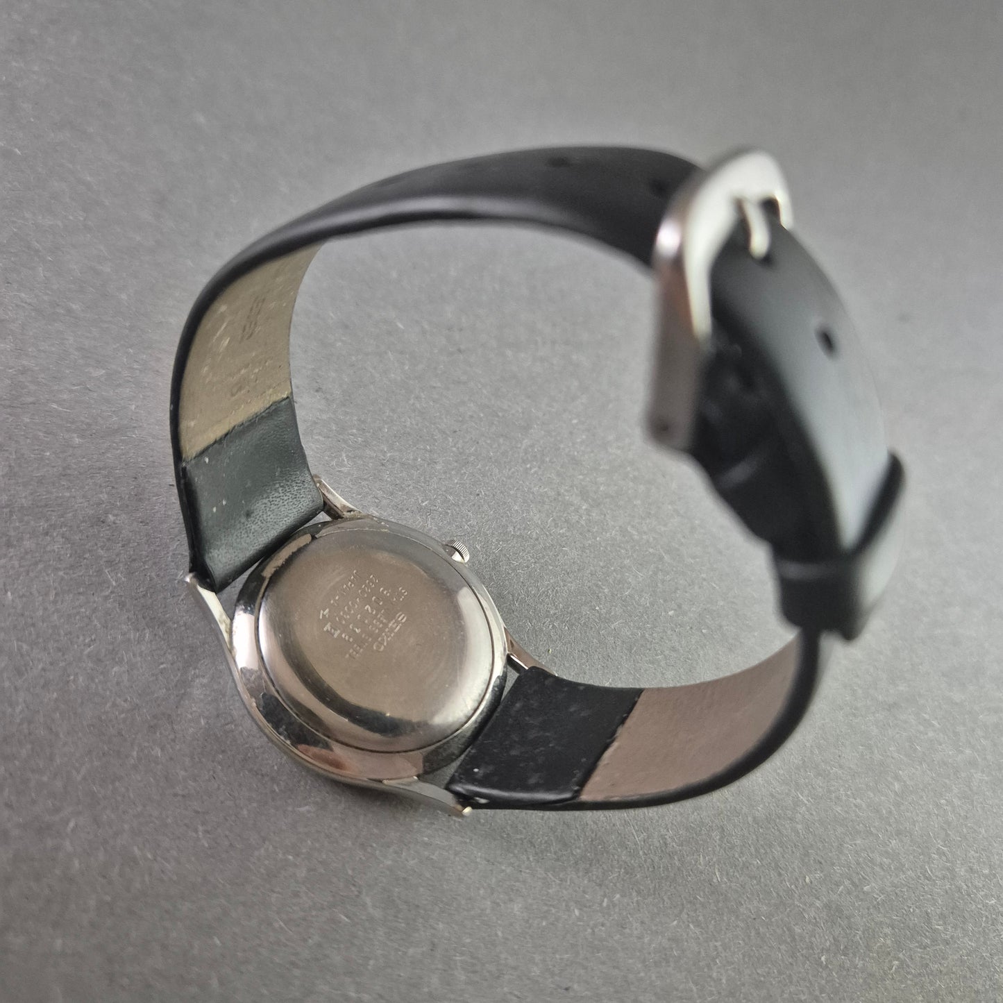 Seiko Herrenarmbanduhr – Minimalistisches Design mit Quarzwerk