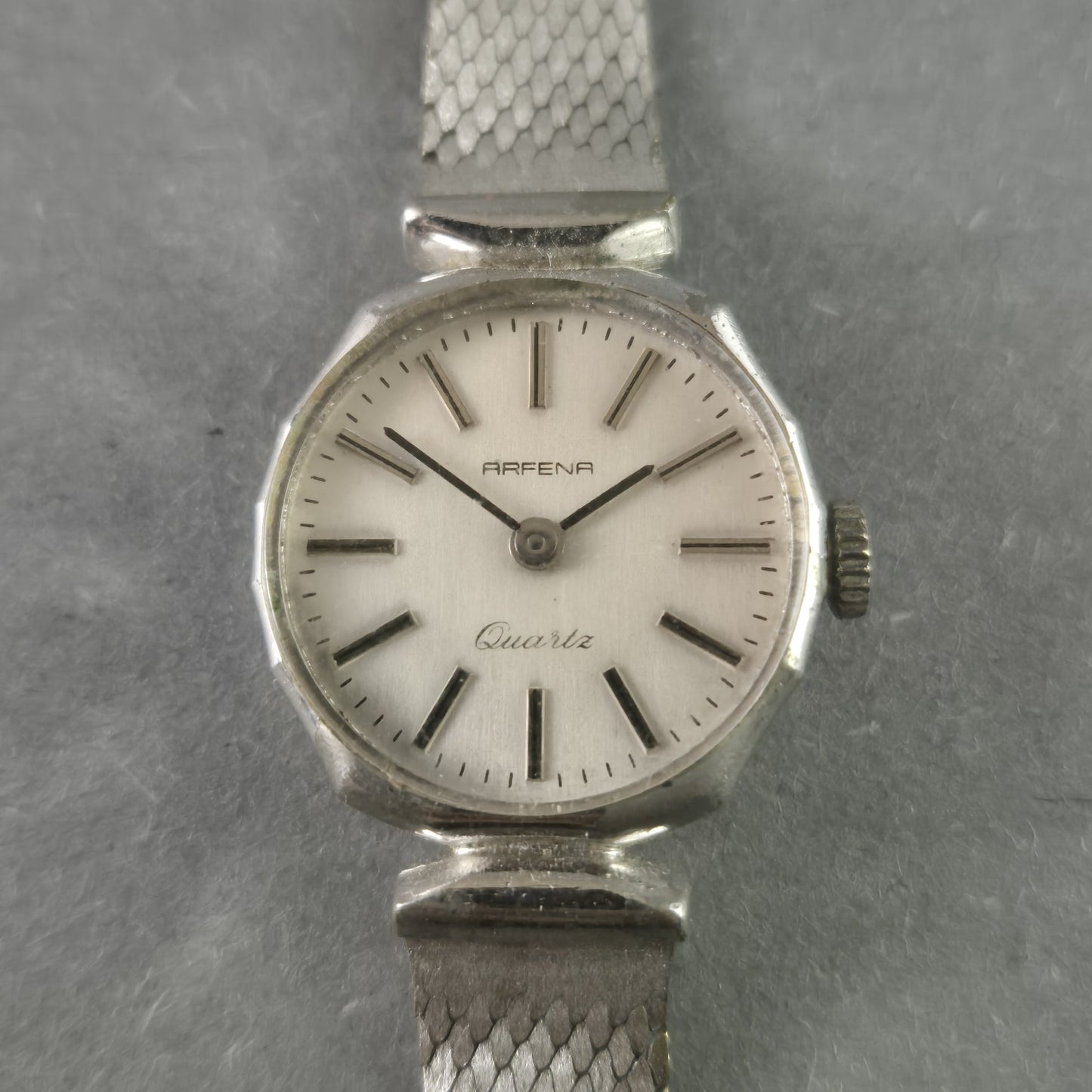 Arfena Damenarmbanduhr – Klassische Eleganz mit Quarzwerk