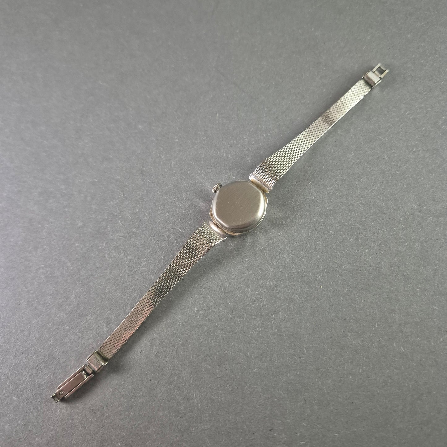 Arfena Damenarmbanduhr – Klassische Eleganz mit Quarzwerk