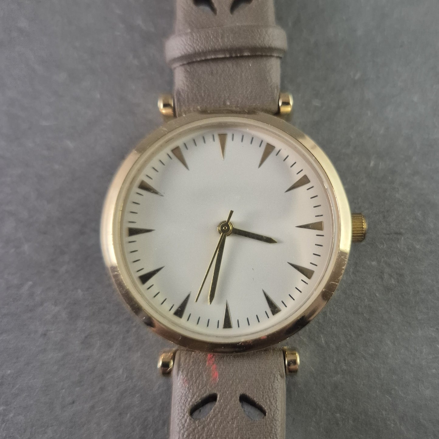 JG Damenarmbanduhr – Schlichtes Design mit Lederarmband