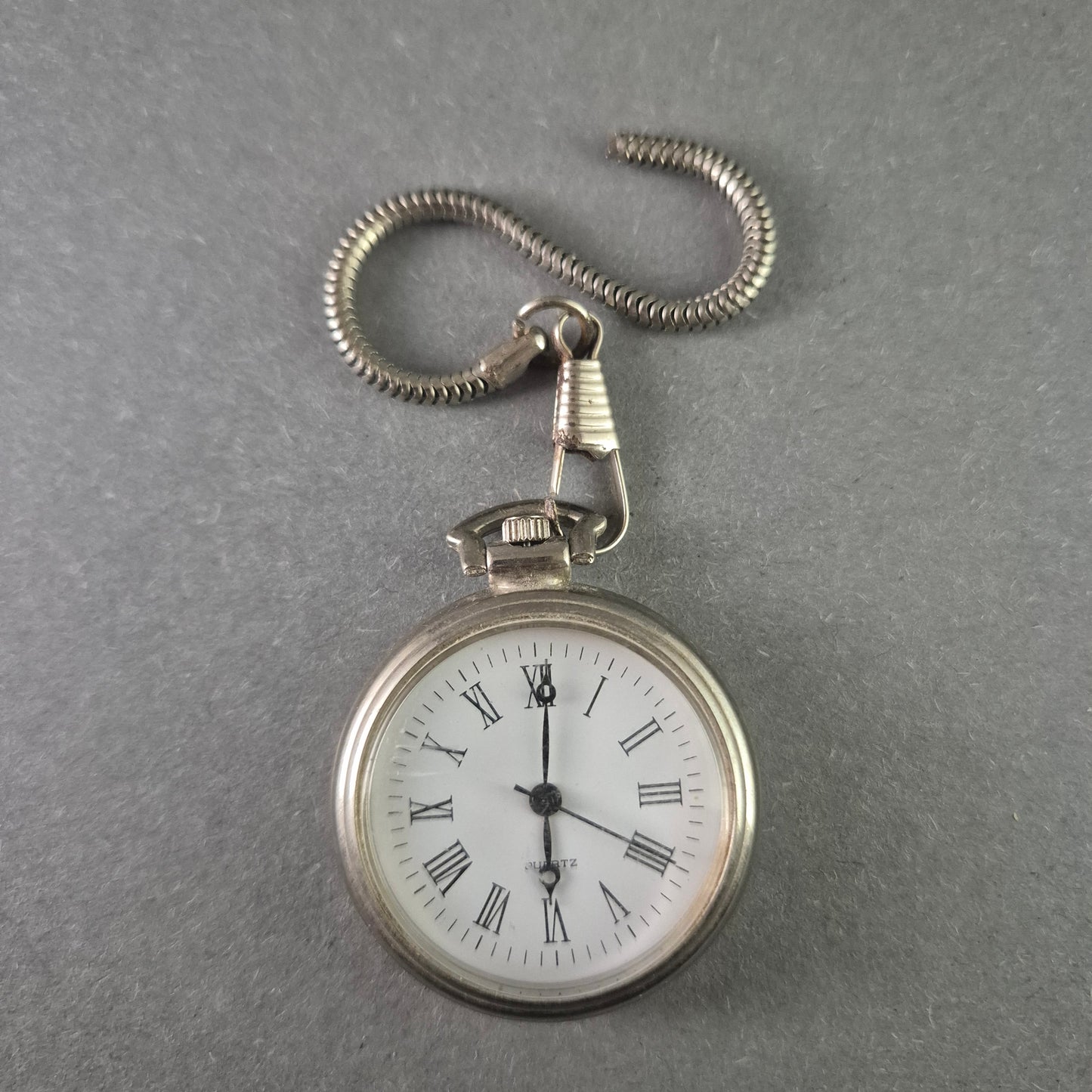 Elegante Taschenuhr mit Kette – Klassisches Design mit Quarzwerk