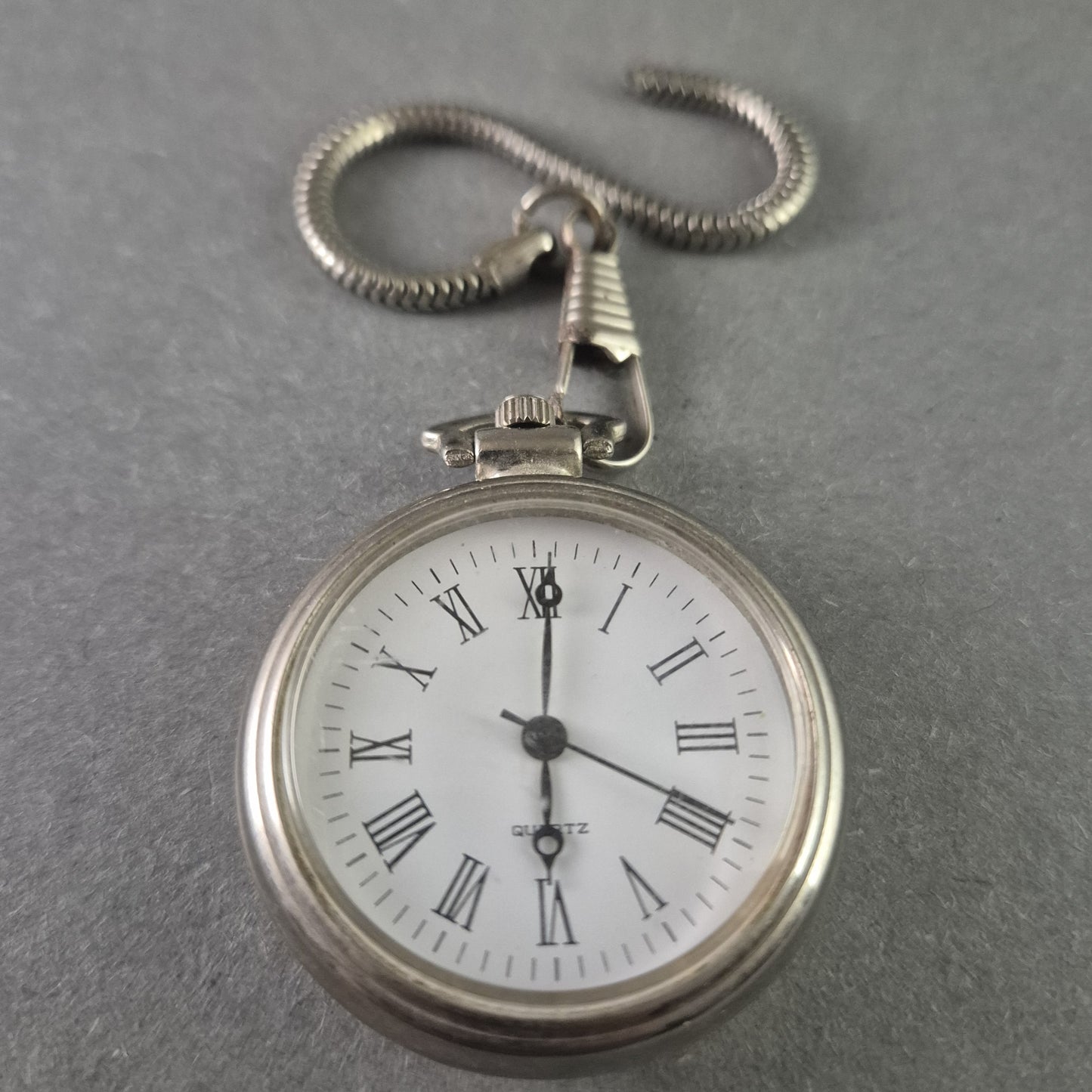 Elegante Taschenuhr mit Kette – Klassisches Design mit Quarzwerk