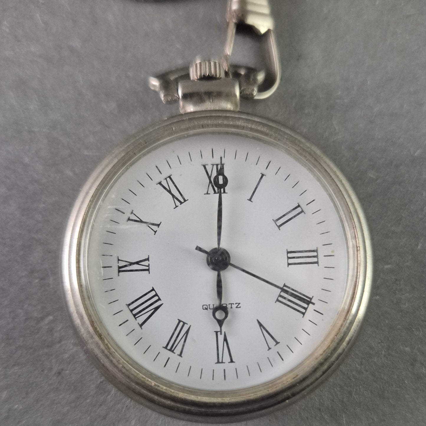 Elegante Taschenuhr mit Kette – Klassisches Design mit Quarzwerk