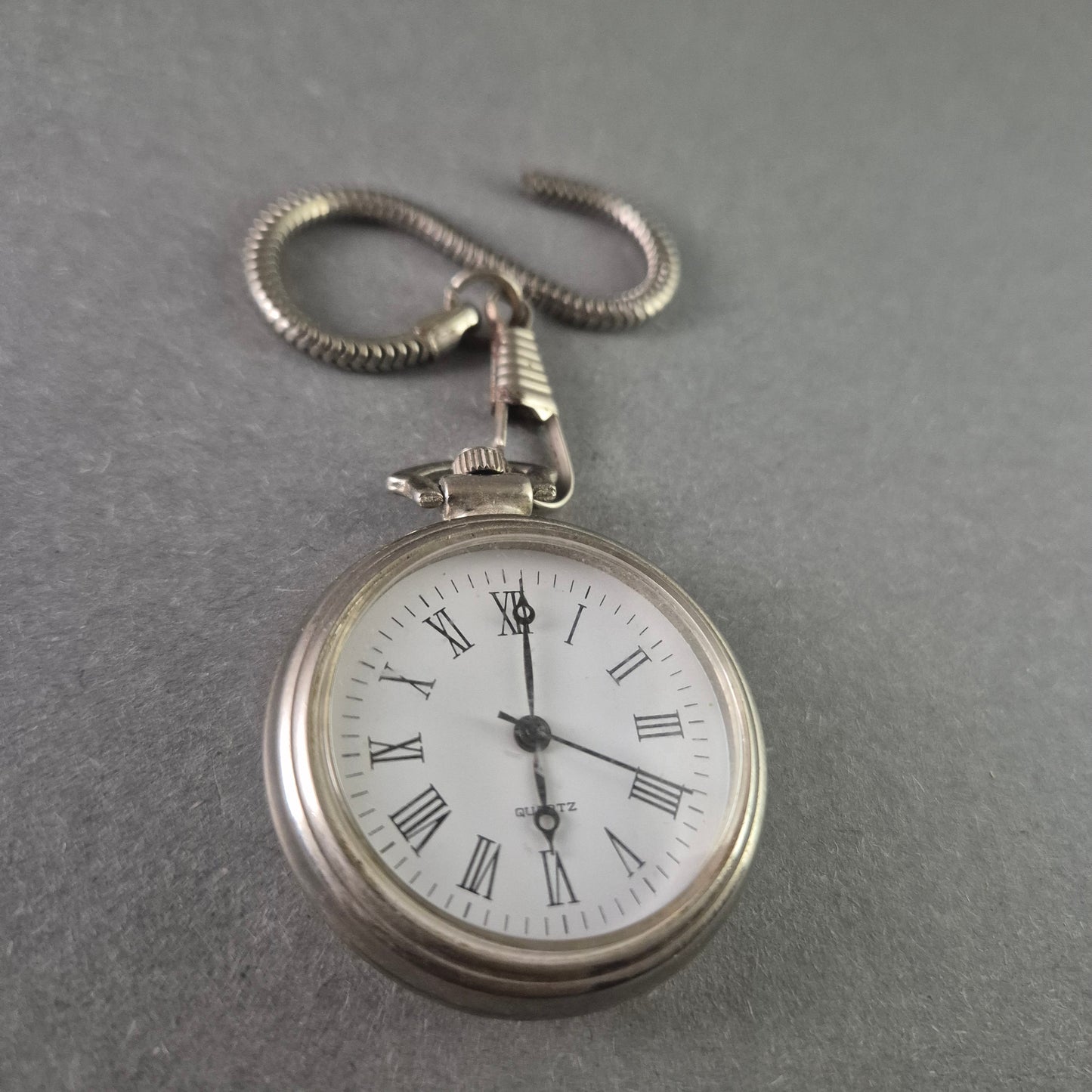 Elegante Taschenuhr mit Kette – Klassisches Design mit Quarzwerk