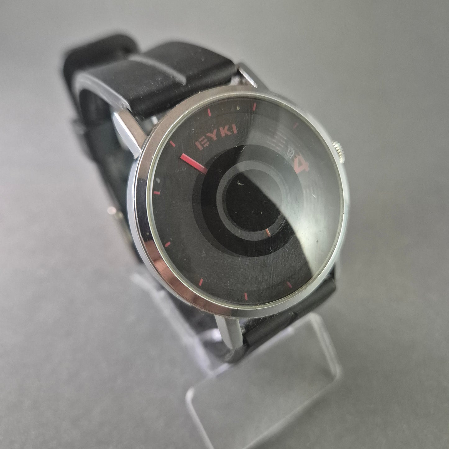 Eyki Herrenarmbanduhr – Futuristisches Design mit Quarzwerk