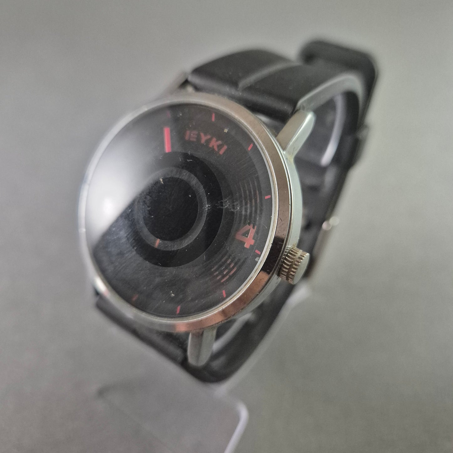 Eyki Herrenarmbanduhr – Futuristisches Design mit Quarzwerk