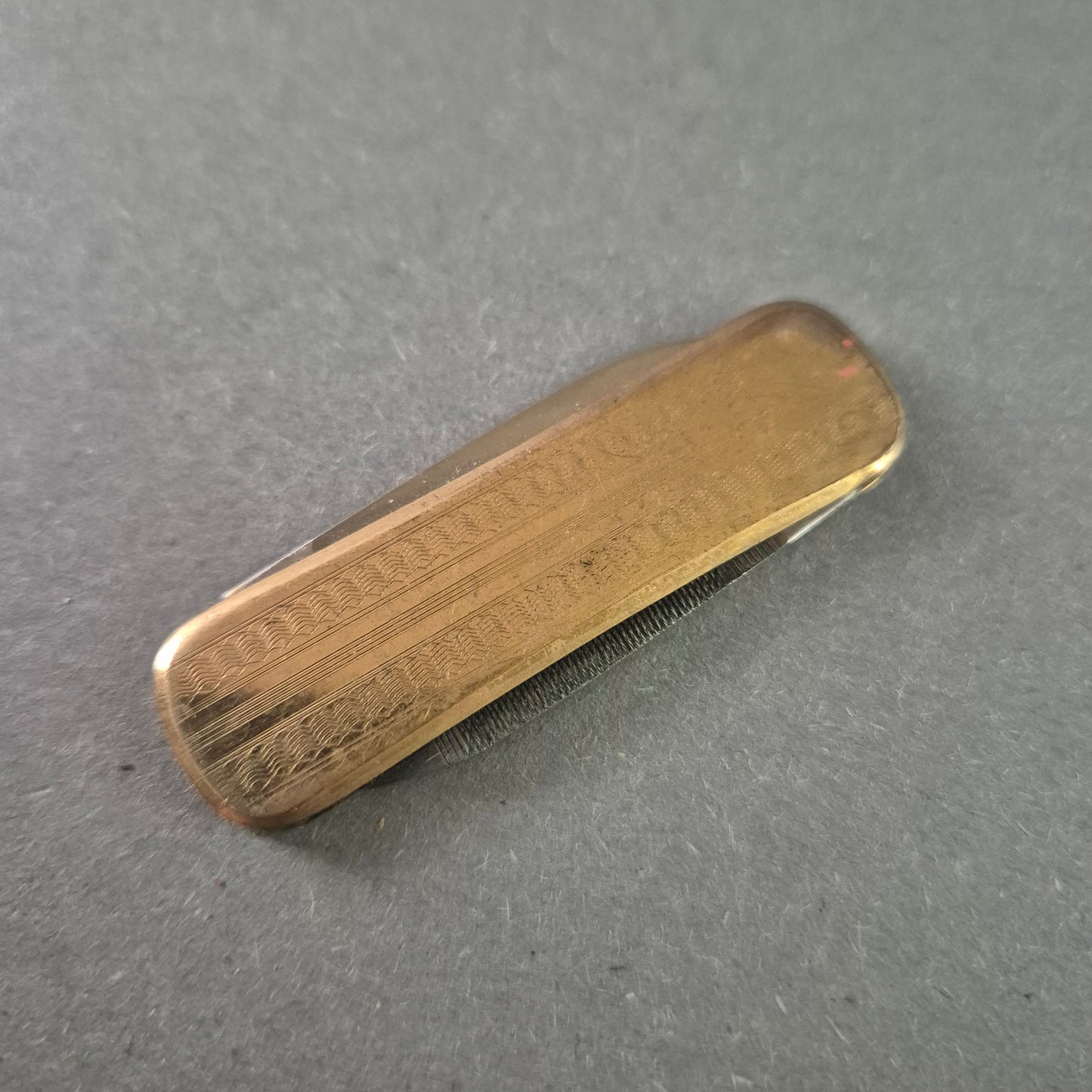 Elegantes Vintage-Taschenmesser mit vergoldetem Griff – Stilvolle Funktionalität