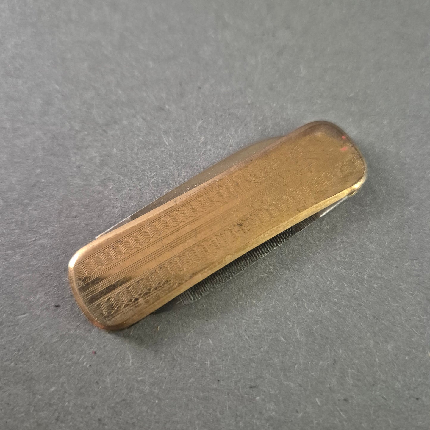 Elegantes Vintage-Taschenmesser mit vergoldetem Griff – Stilvolle Funktionalität