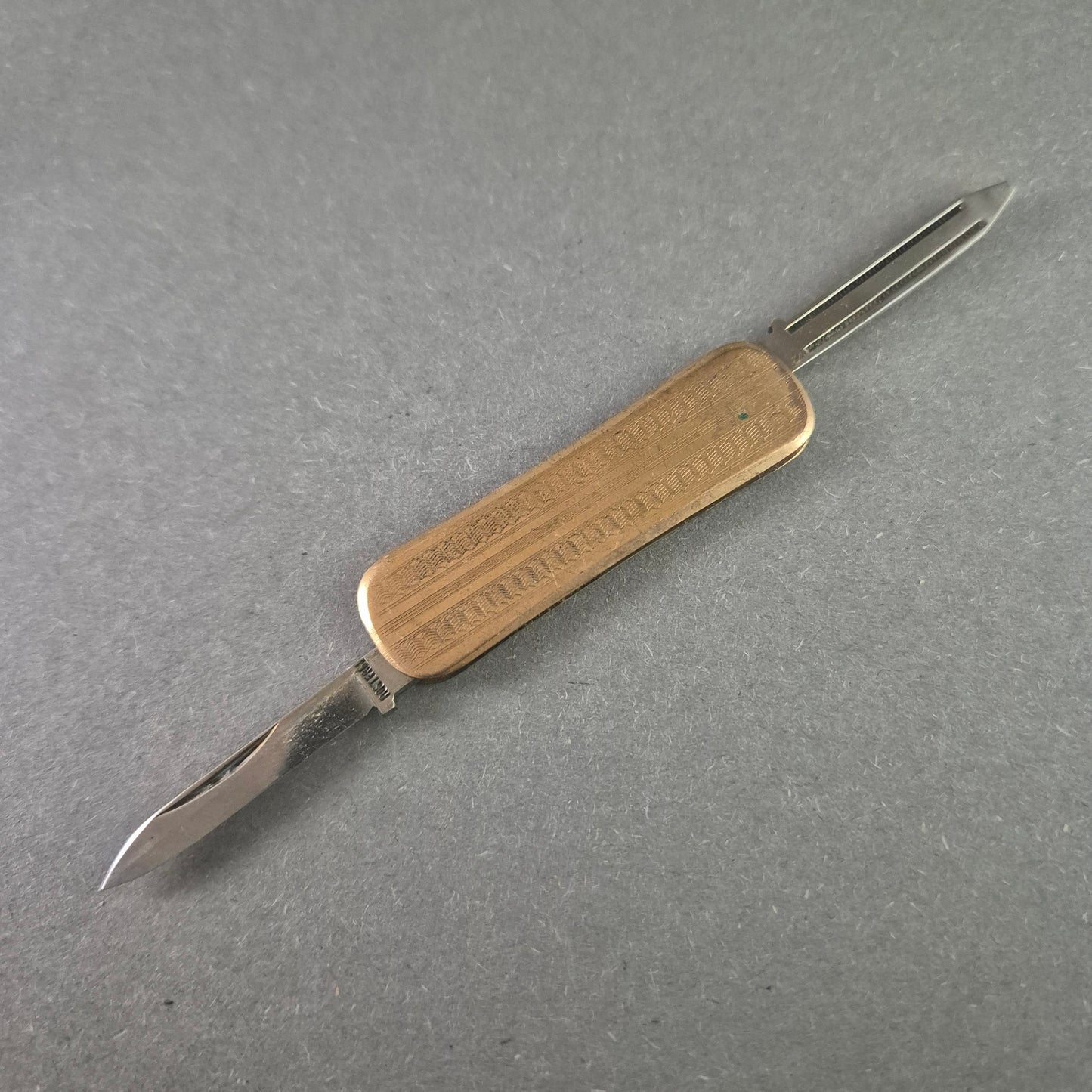 Elegantes Vintage-Taschenmesser mit vergoldetem Griff – Stilvolle Funktionalität