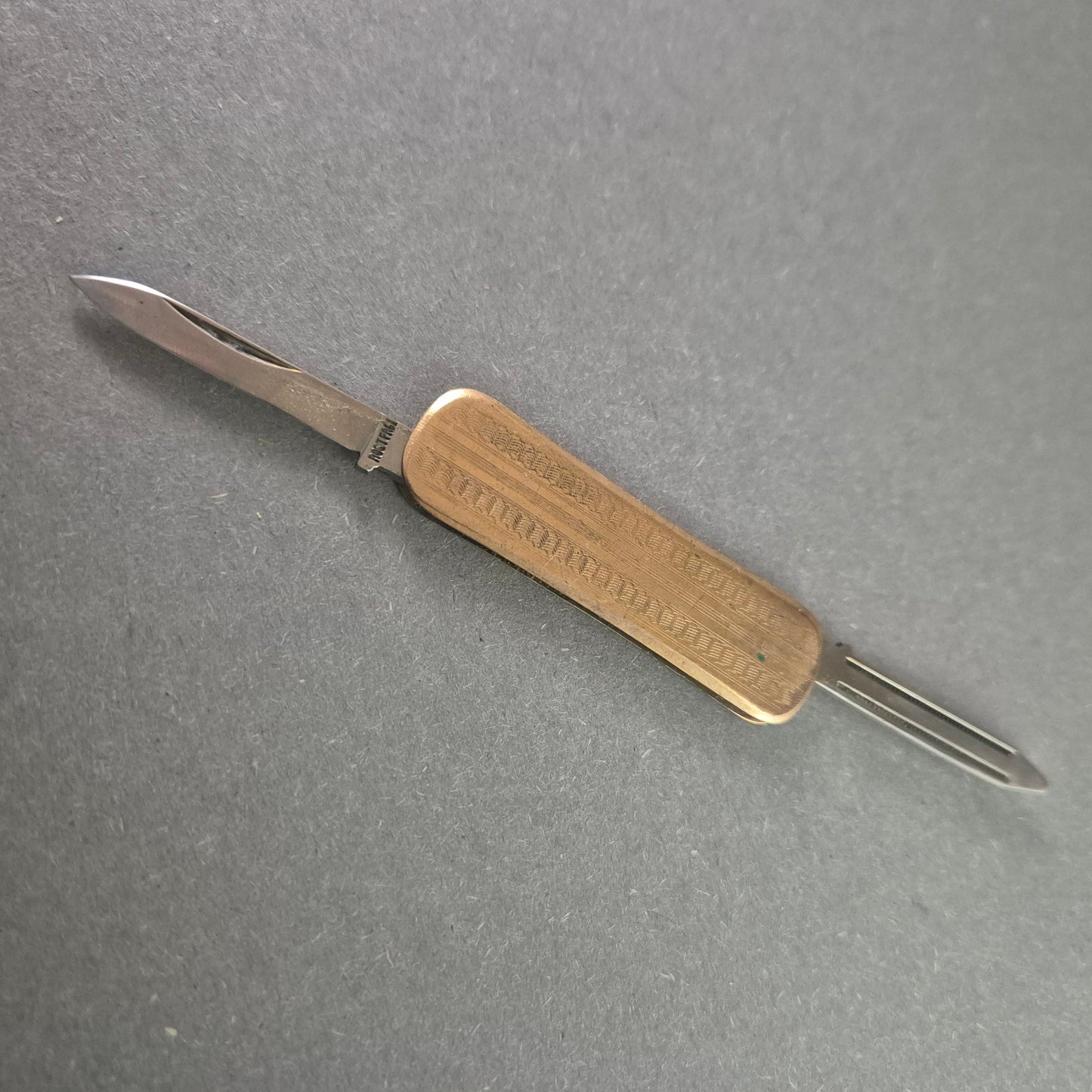 Elegantes Vintage-Taschenmesser mit vergoldetem Griff – Stilvolle Funktionalität