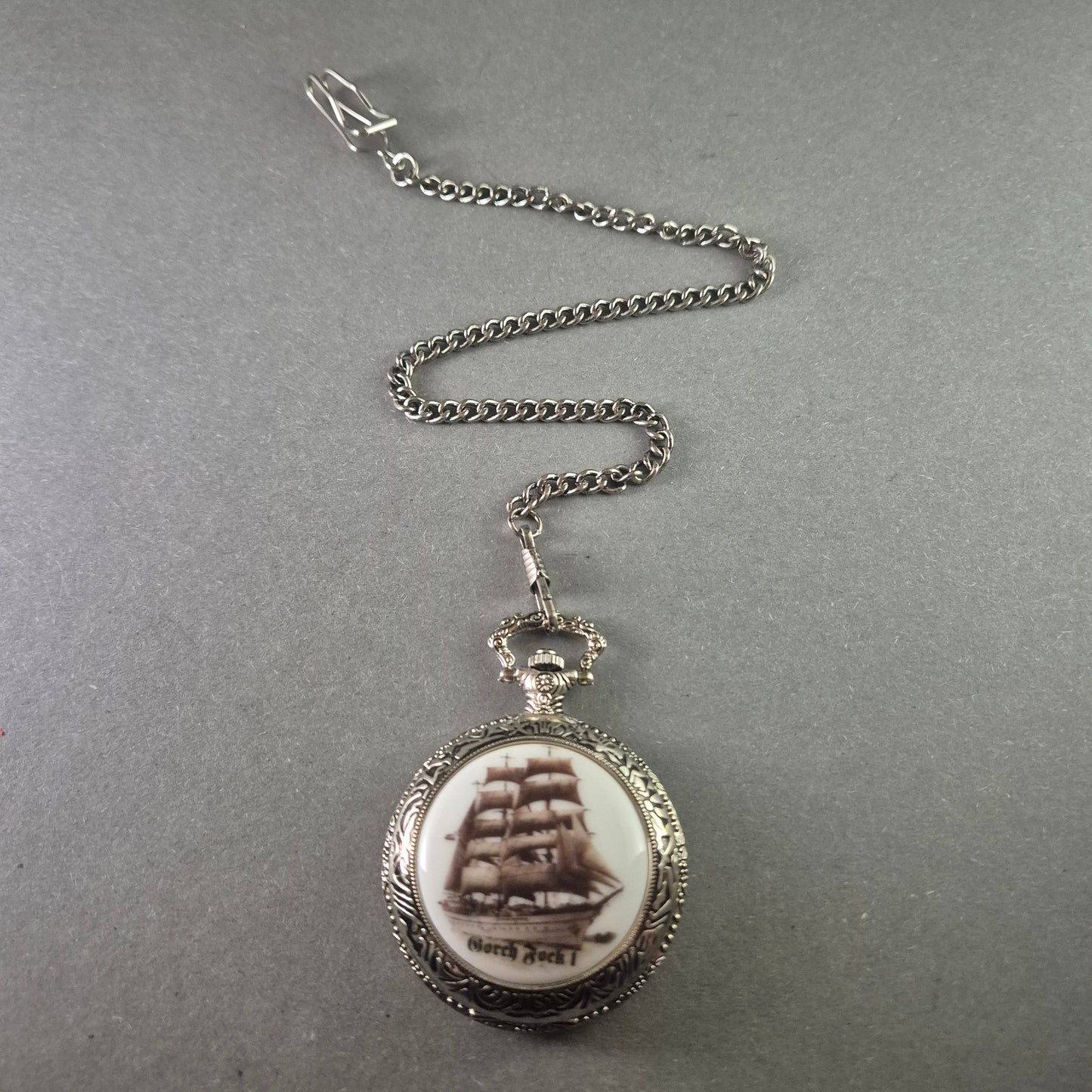 Edle Taschenuhr mit Gorch Fock I Motiv – Klassisches Design mit Kette