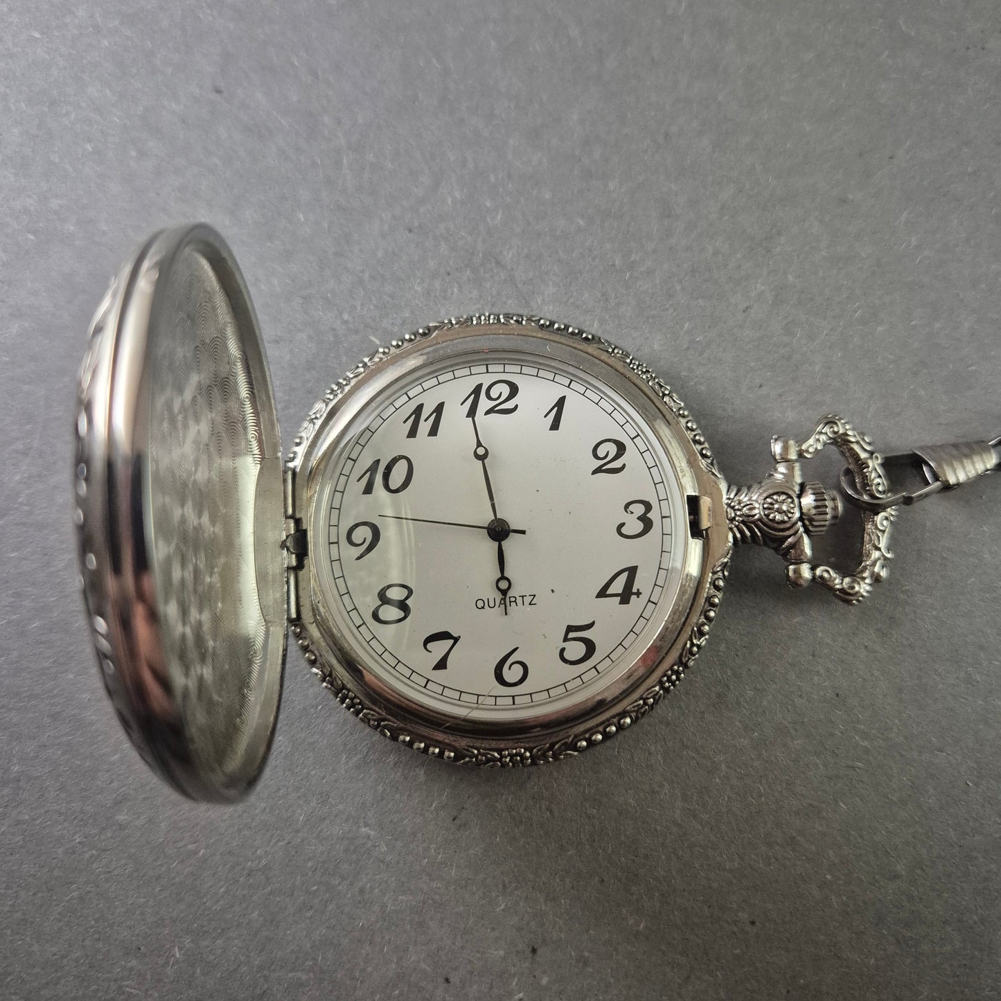 Edle Taschenuhr mit Gorch Fock I Motiv – Klassisches Design mit Kette