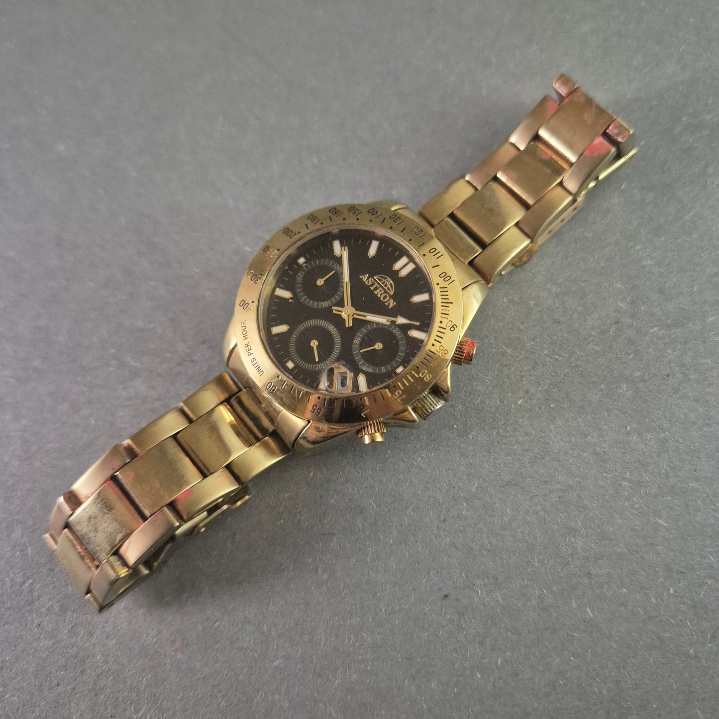 Astron Herren-Chronograph – Vergoldete Sportuhr mit schwarzem Zifferblatt