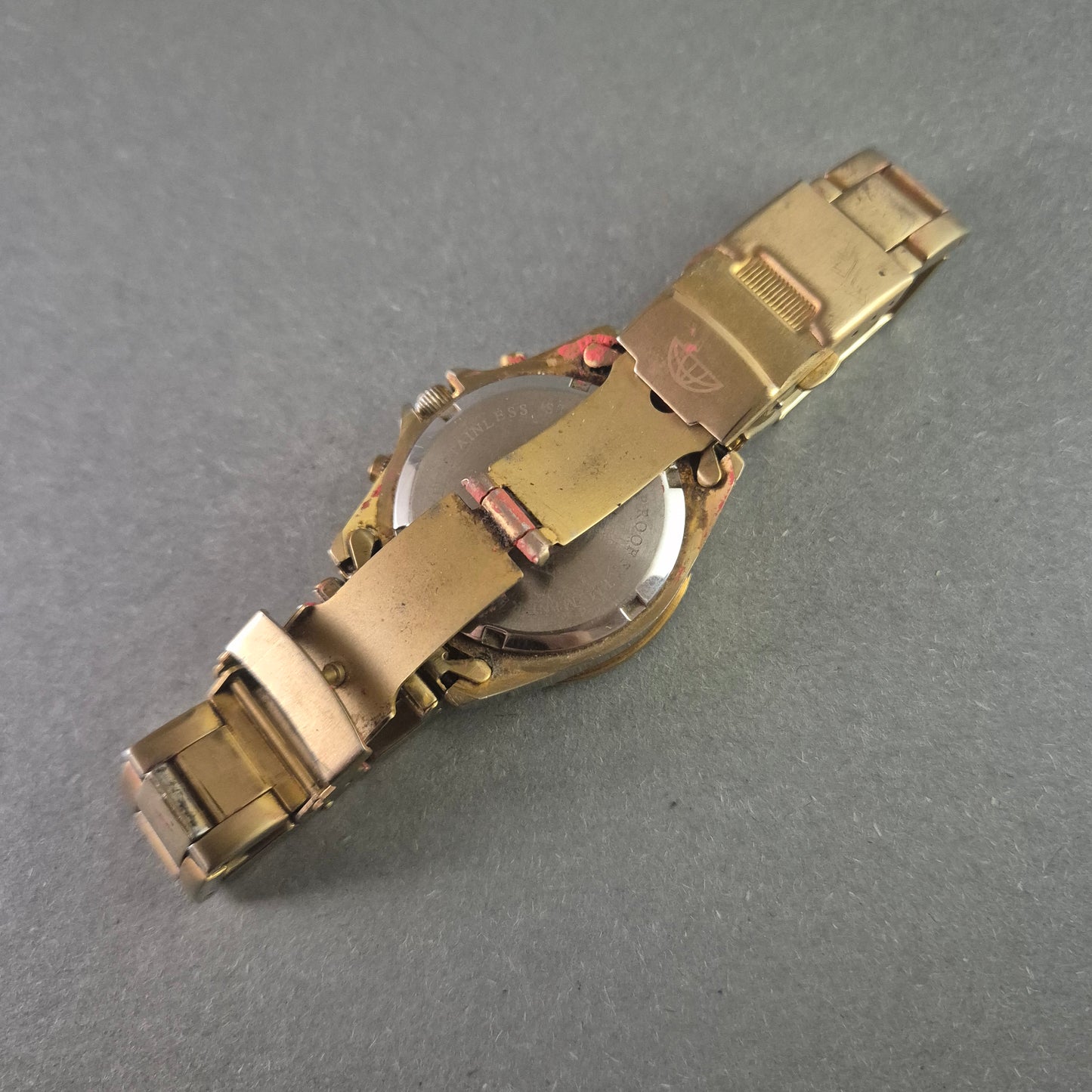 Astron Herren-Chronograph – Vergoldete Sportuhr mit schwarzem Zifferblatt